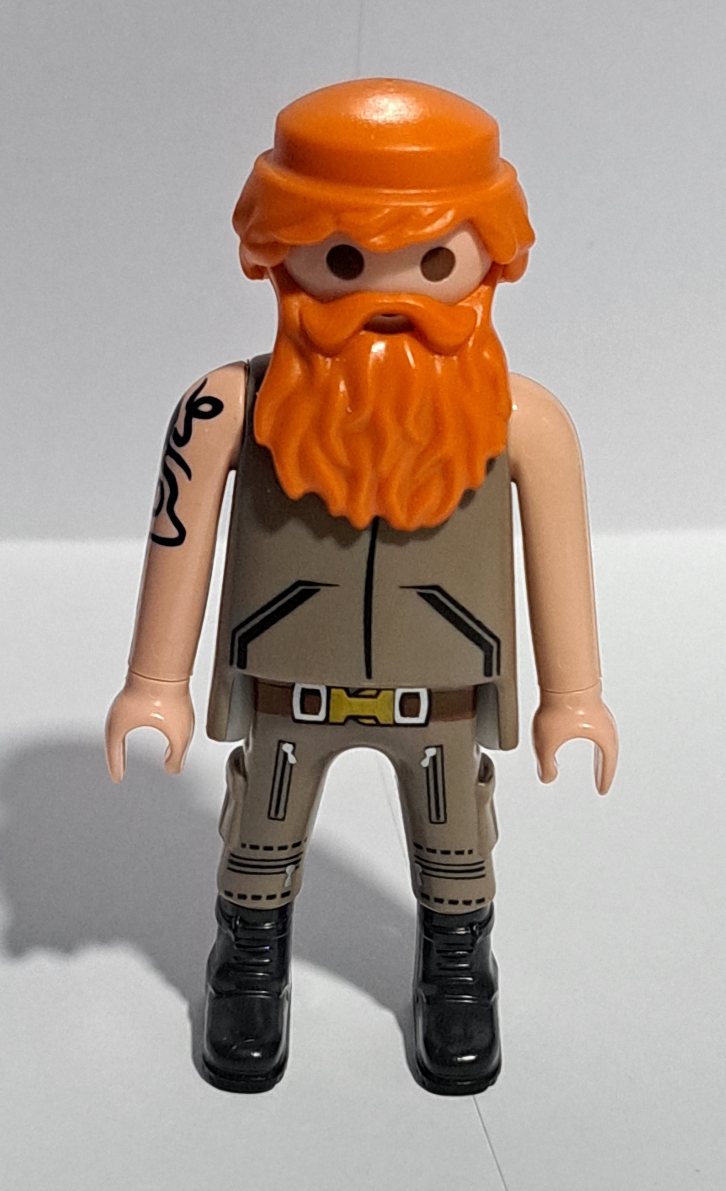 PLAYMOBIL MALOTE , LADRON CON PELO Y BARBA NARANJA - 21/8/23