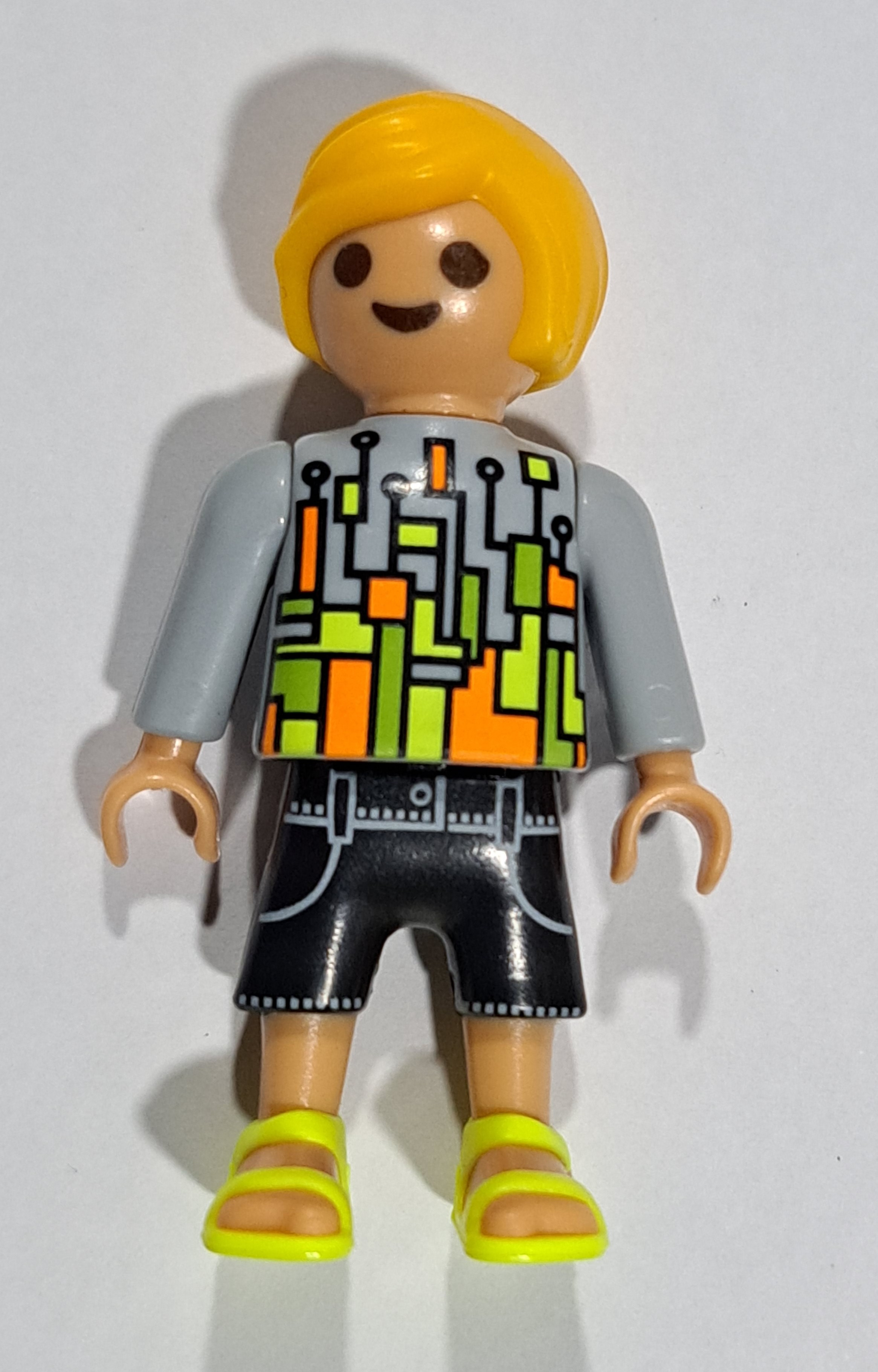 PLAYMOBIL NIÑO RUBIO CON SANDALIAS AMARILLAS - 21/8/23