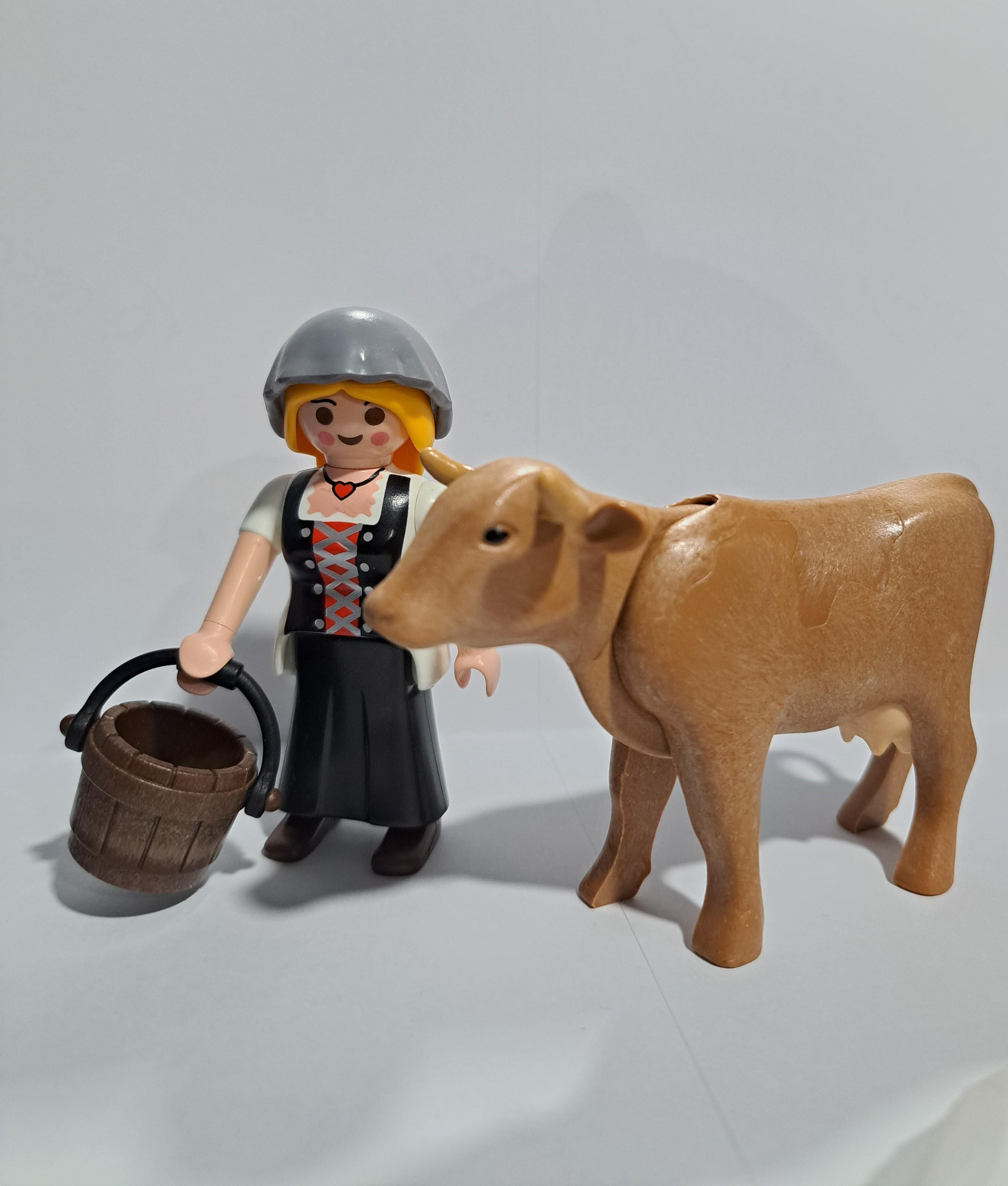 PLAYMOBIL ALDEANA CON VACA , LECHERA , MEDIEVAL , BELEN - 16/8/23
