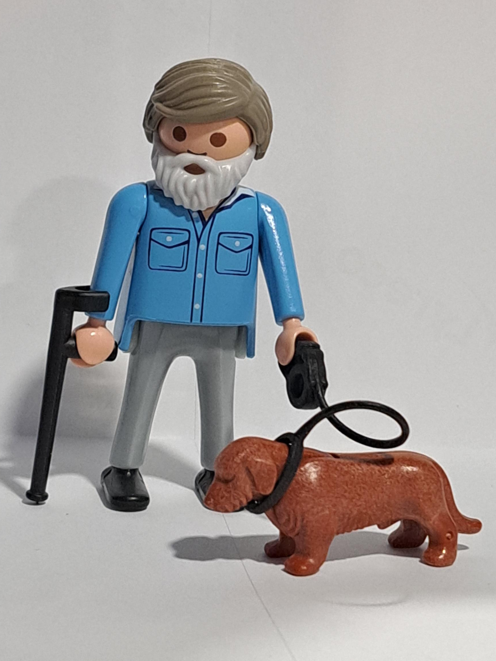 PLAYMOBIL FIGURA ABUELO CON PERRO Y MULETA - 28/9/23