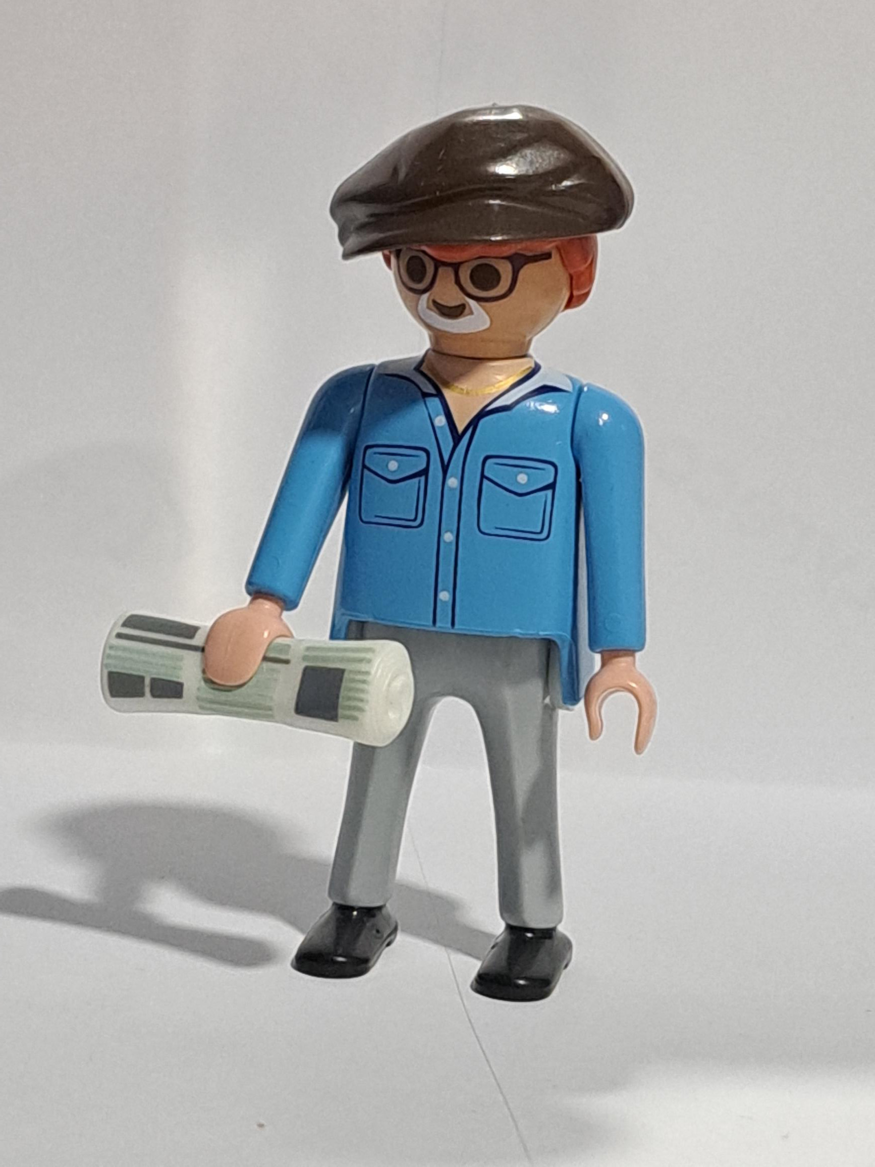 PLAYMOBIL FIGURA ABUELO CON PERIODICO Y GORRA - 28/9/23