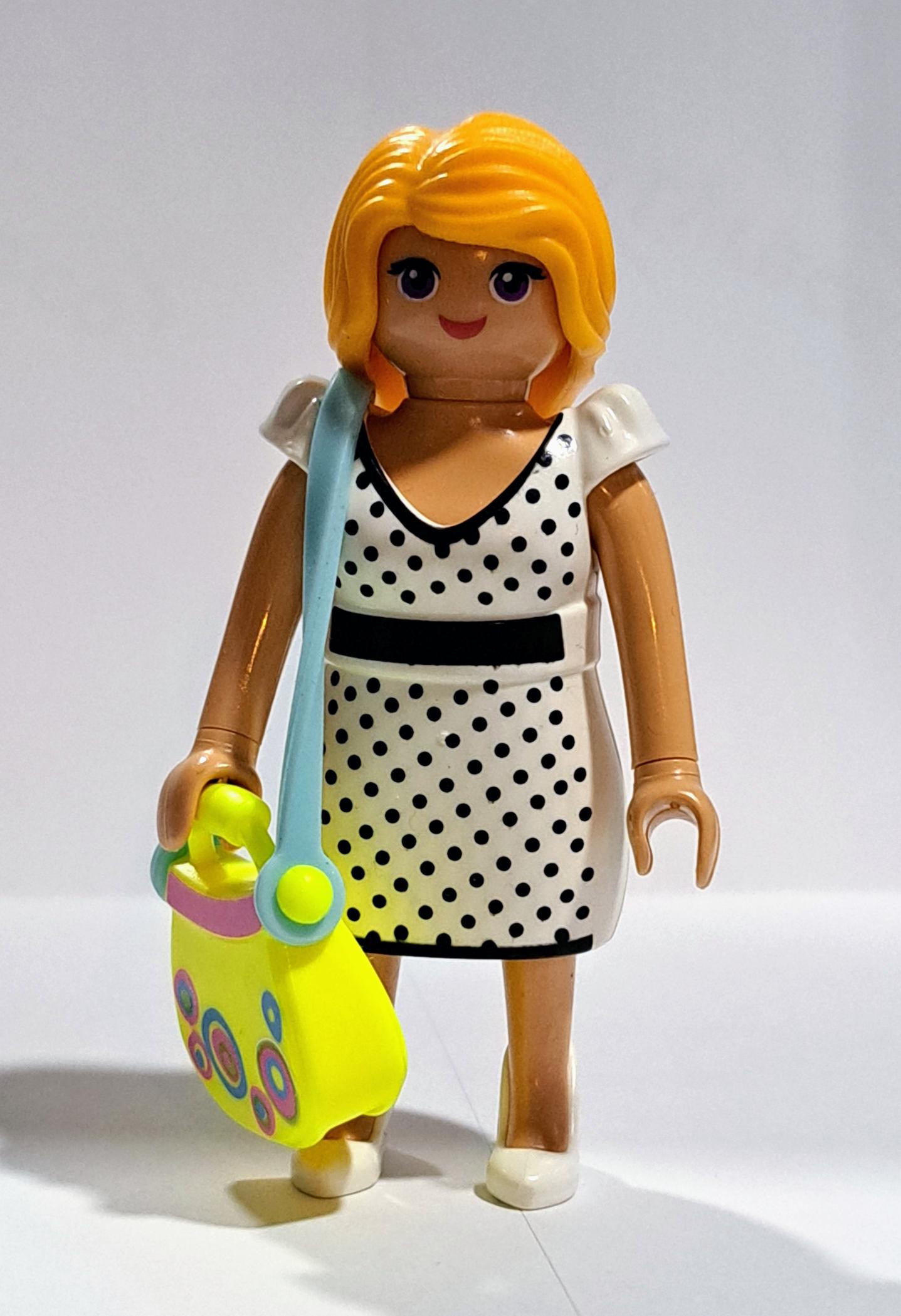 PLAYMOBIL CHICA CON VESTIDO DE LUNARES Y BOLSO - 28/9/23