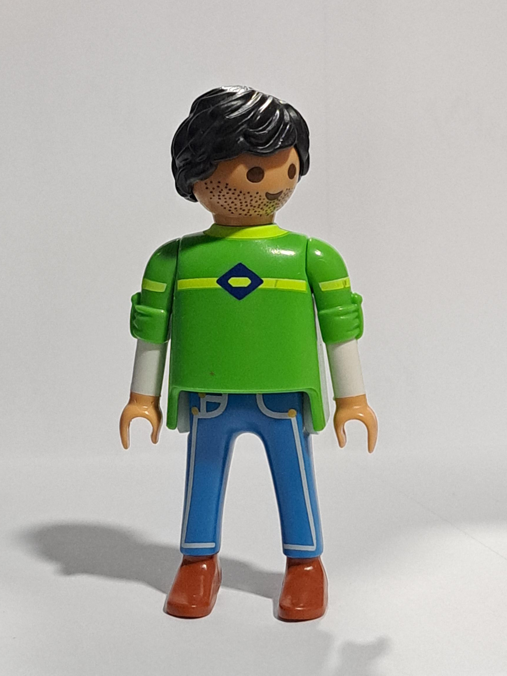 PLAYMOBIL FIGURA CHICO CAMISETA VERDE Y BARBA - 30/10/23