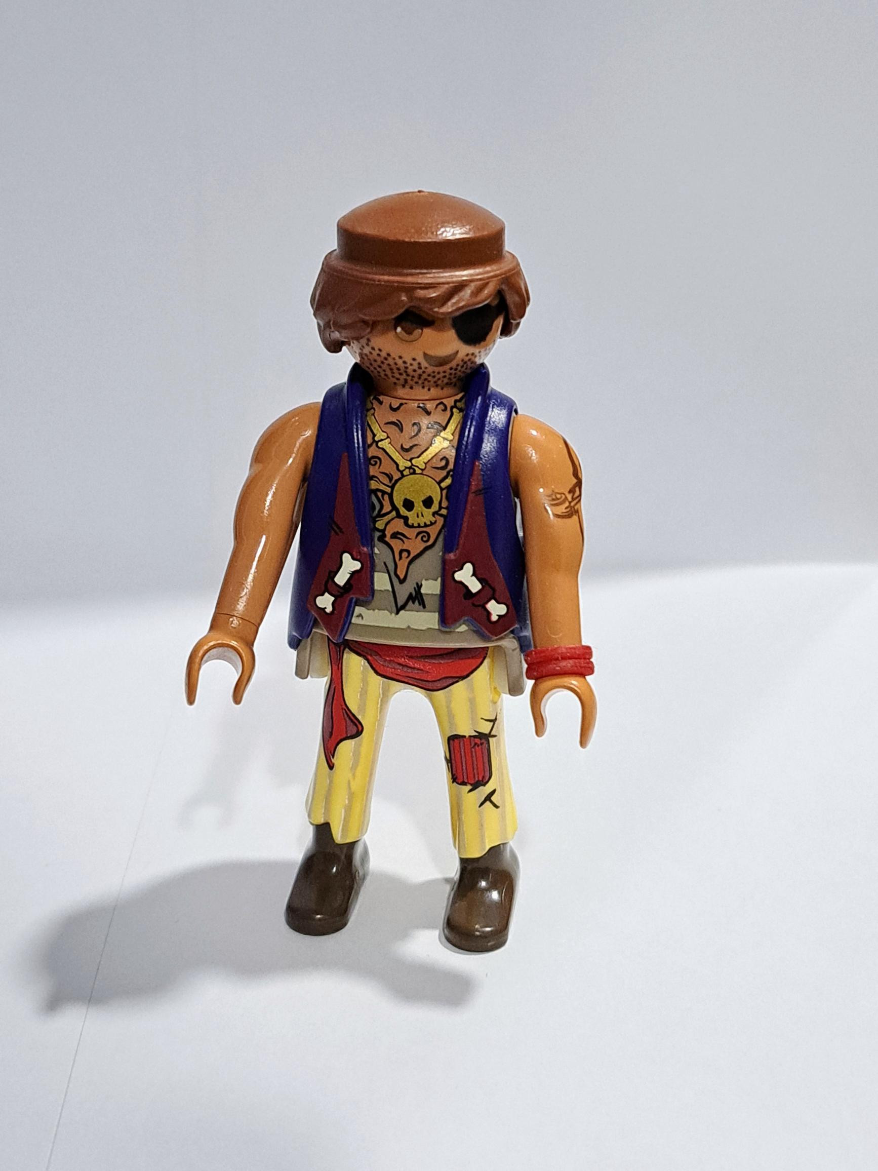 PLAYMOBIL FIGURA PIRATA FORZUDO Y CHALECO - 18/12/23