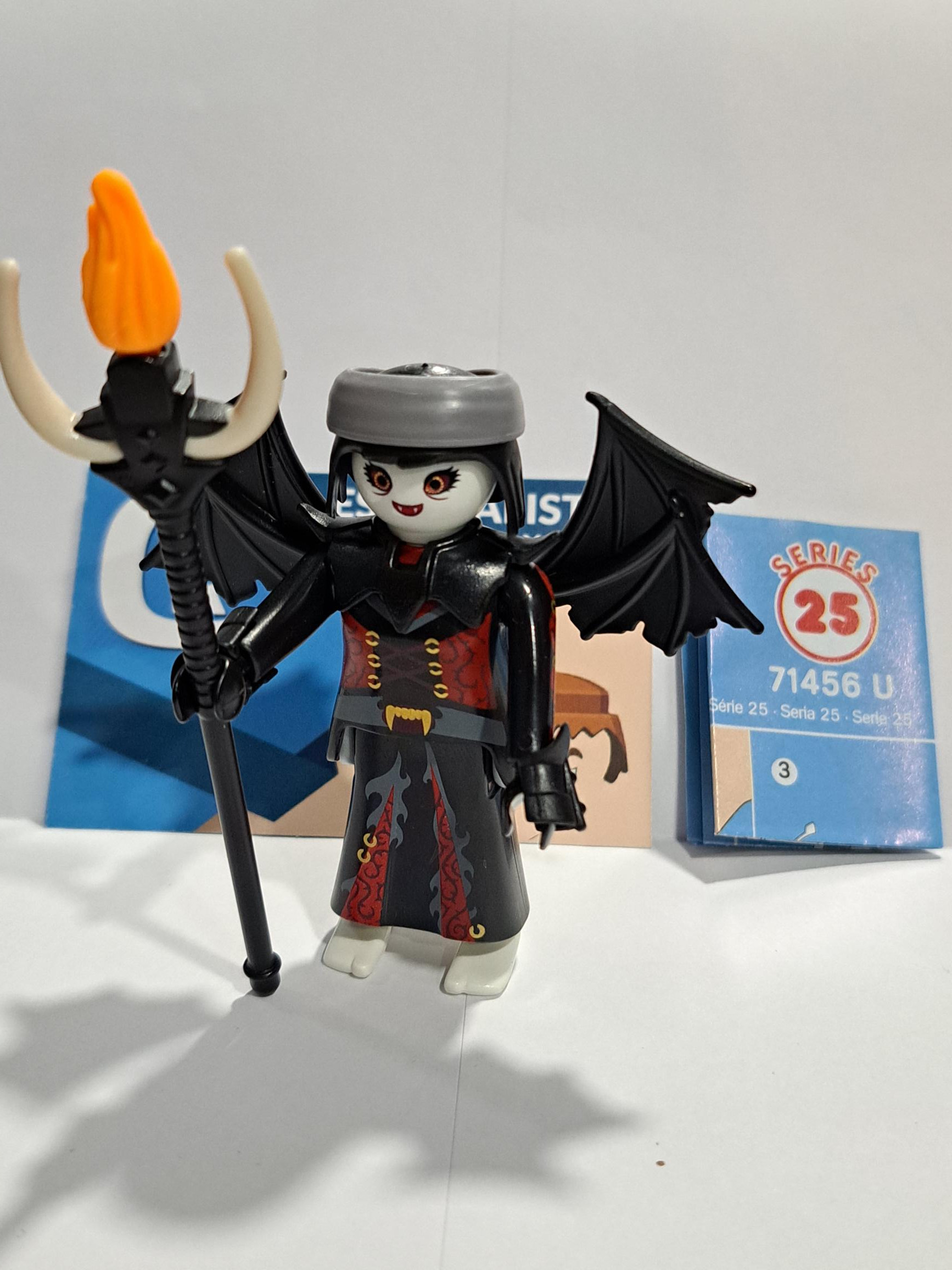 PLAYMOBIL SERIE 25 CHICAS VAMPIRESA