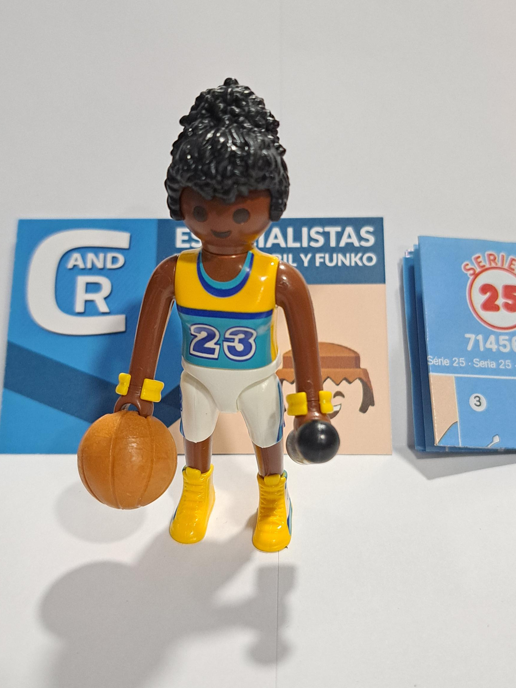PLAYMOBIL SERIE 25 CHICAS JUGADORA DE BALONCESTO