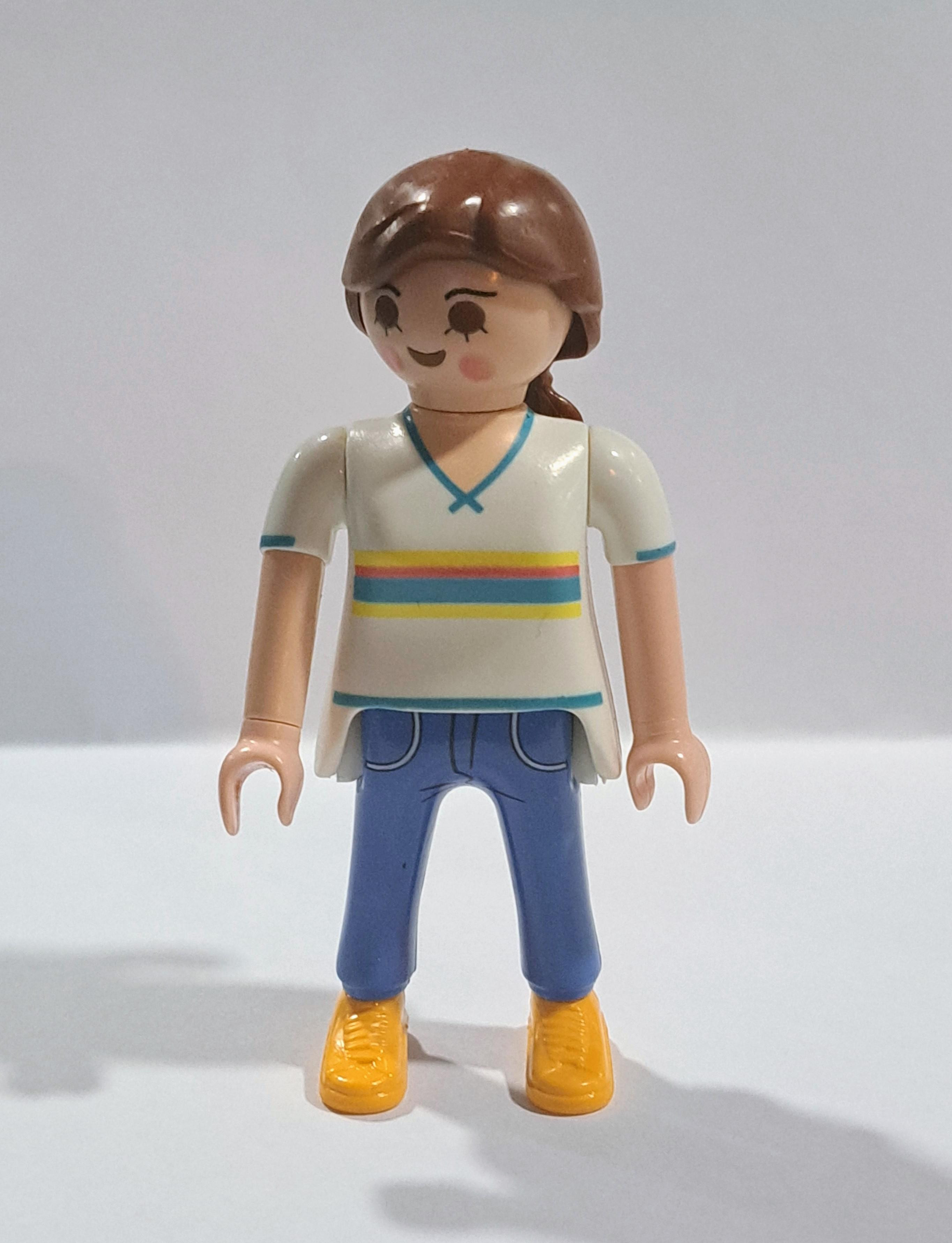 PLAYMOBIL CHICA JOVEN CON COLETA MARRON - 10/6/21