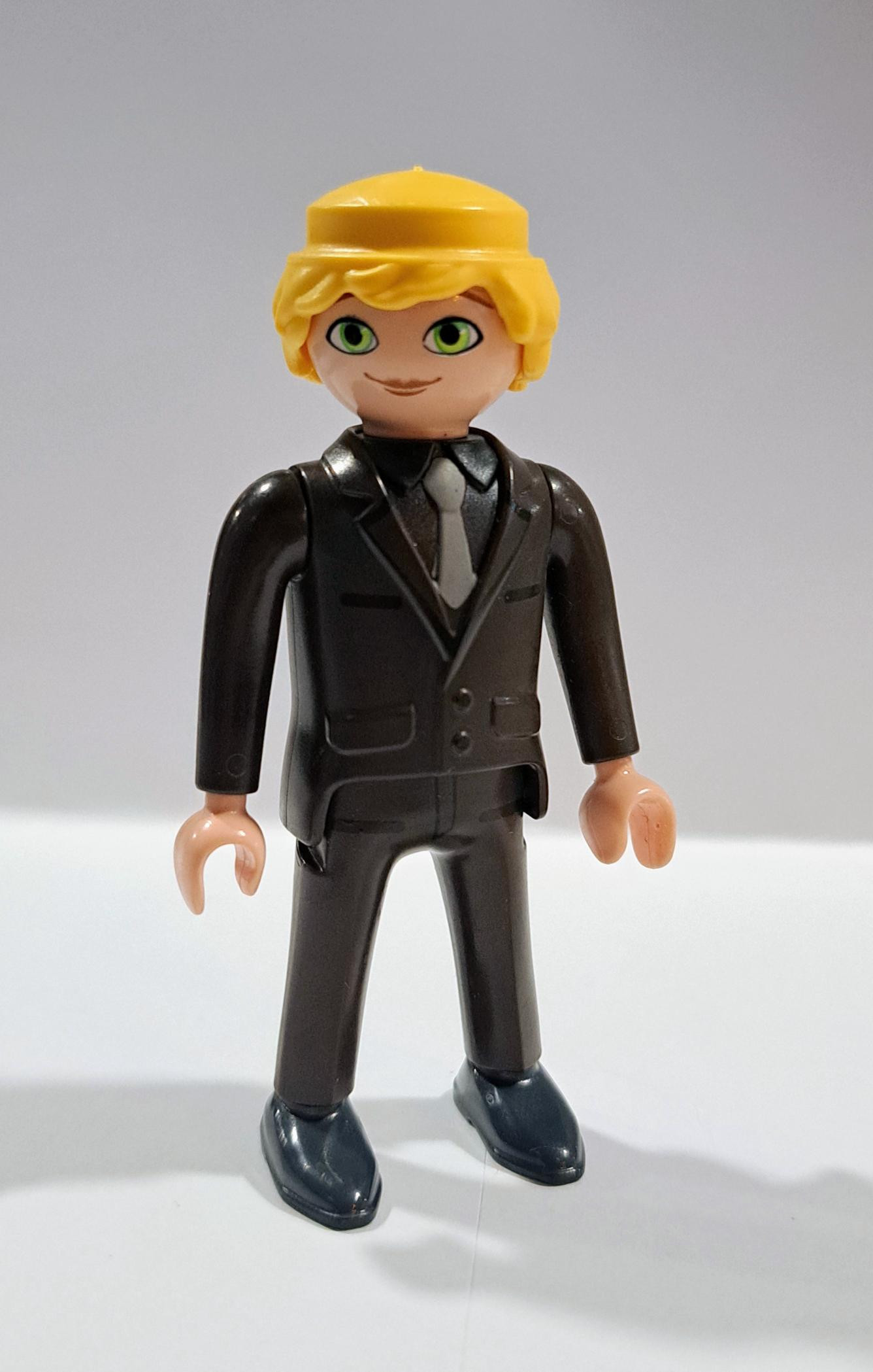 PLAYMOBIL HOMBRE CON TRAJE LADYBUG - 30/10/23