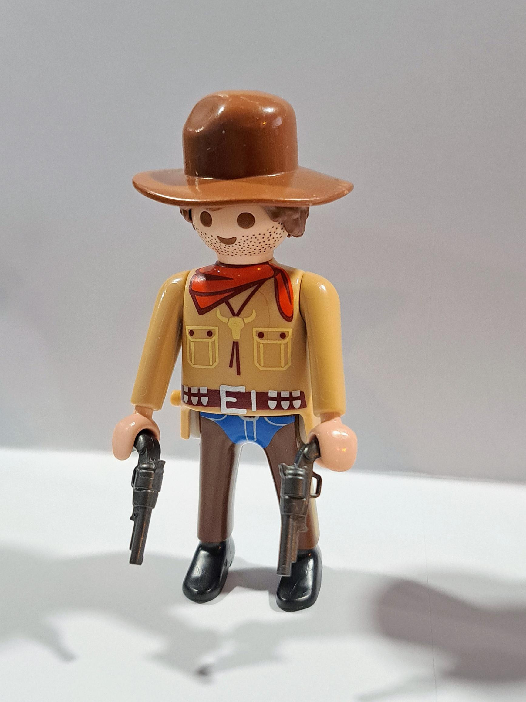 PLAYMOBIL BANDIDO / FORASTERO CON DOS PISTOLAS - 14/9/21