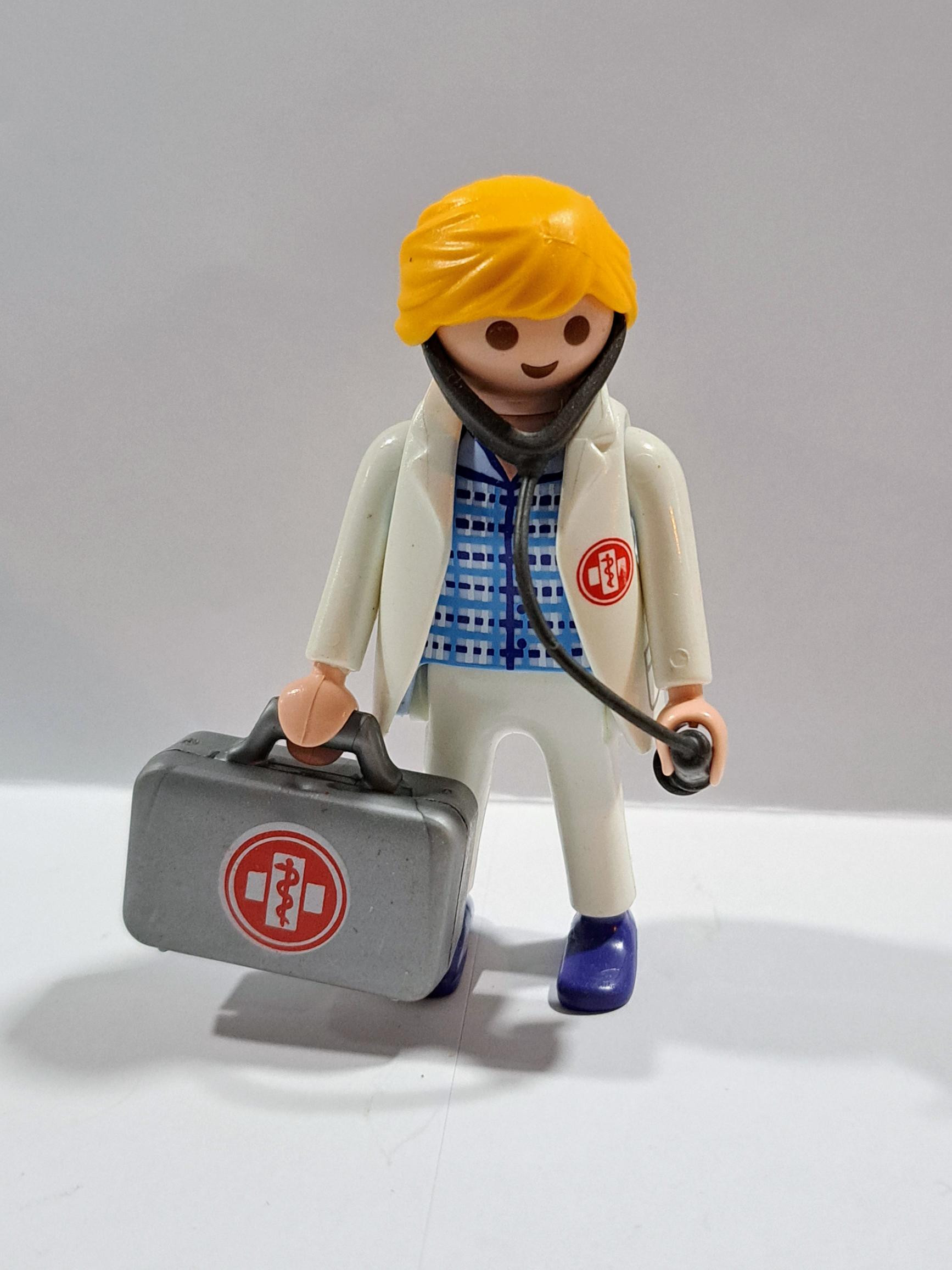 PLAYMOBIL ENFERMERA CON MALETIN - 25/6/21