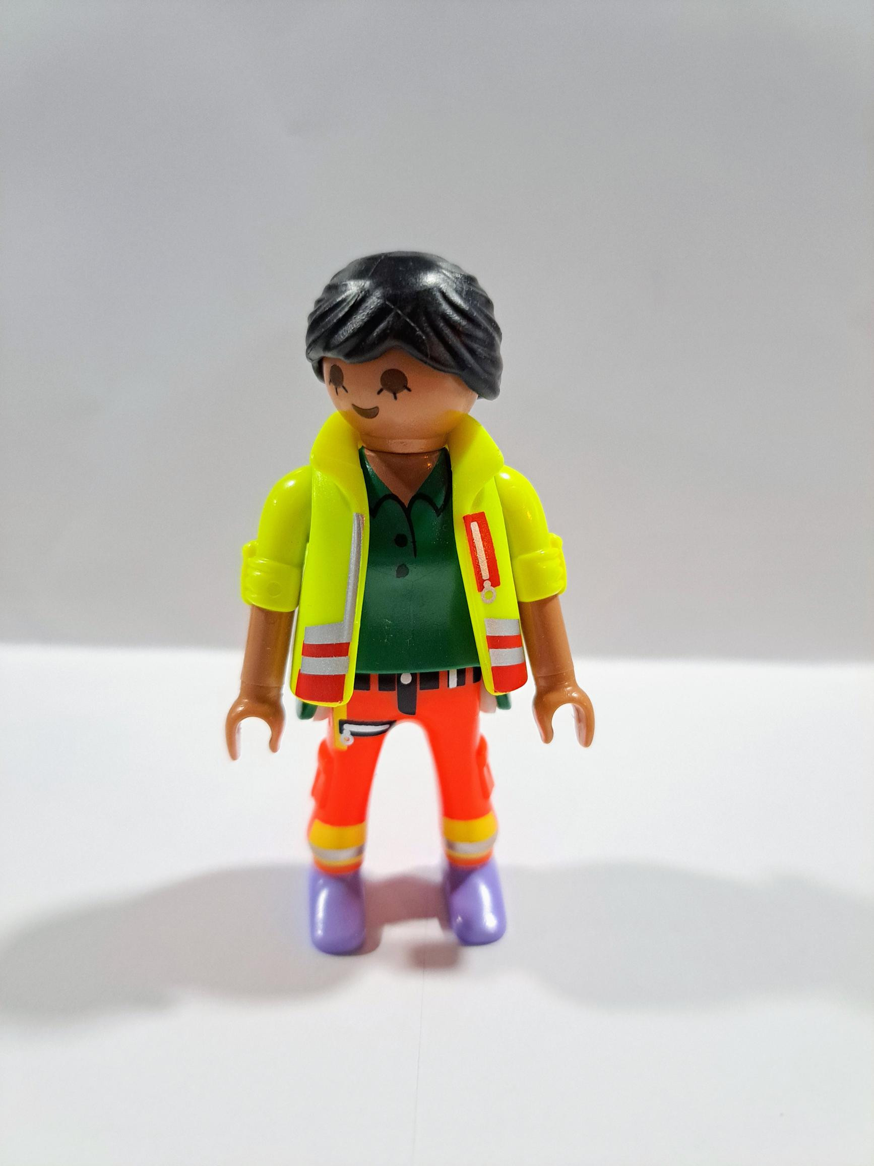 PLAYMOBIL FIGURA MUJER SANITARIA - 25/6/21