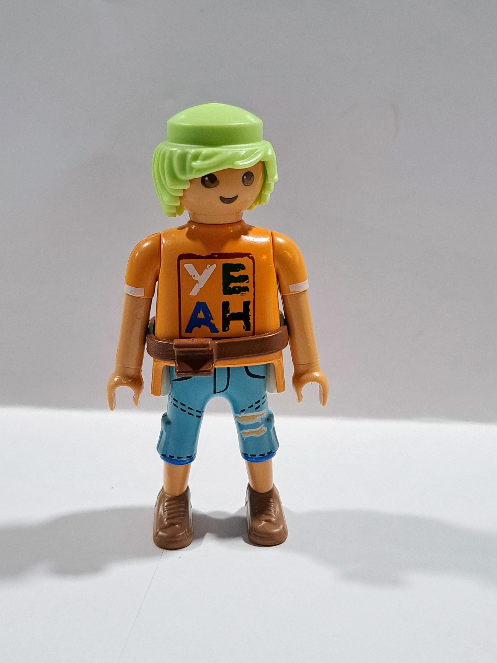 PLAYMOBIL CHICO MODERNO PELO VERDE - 25/6/21