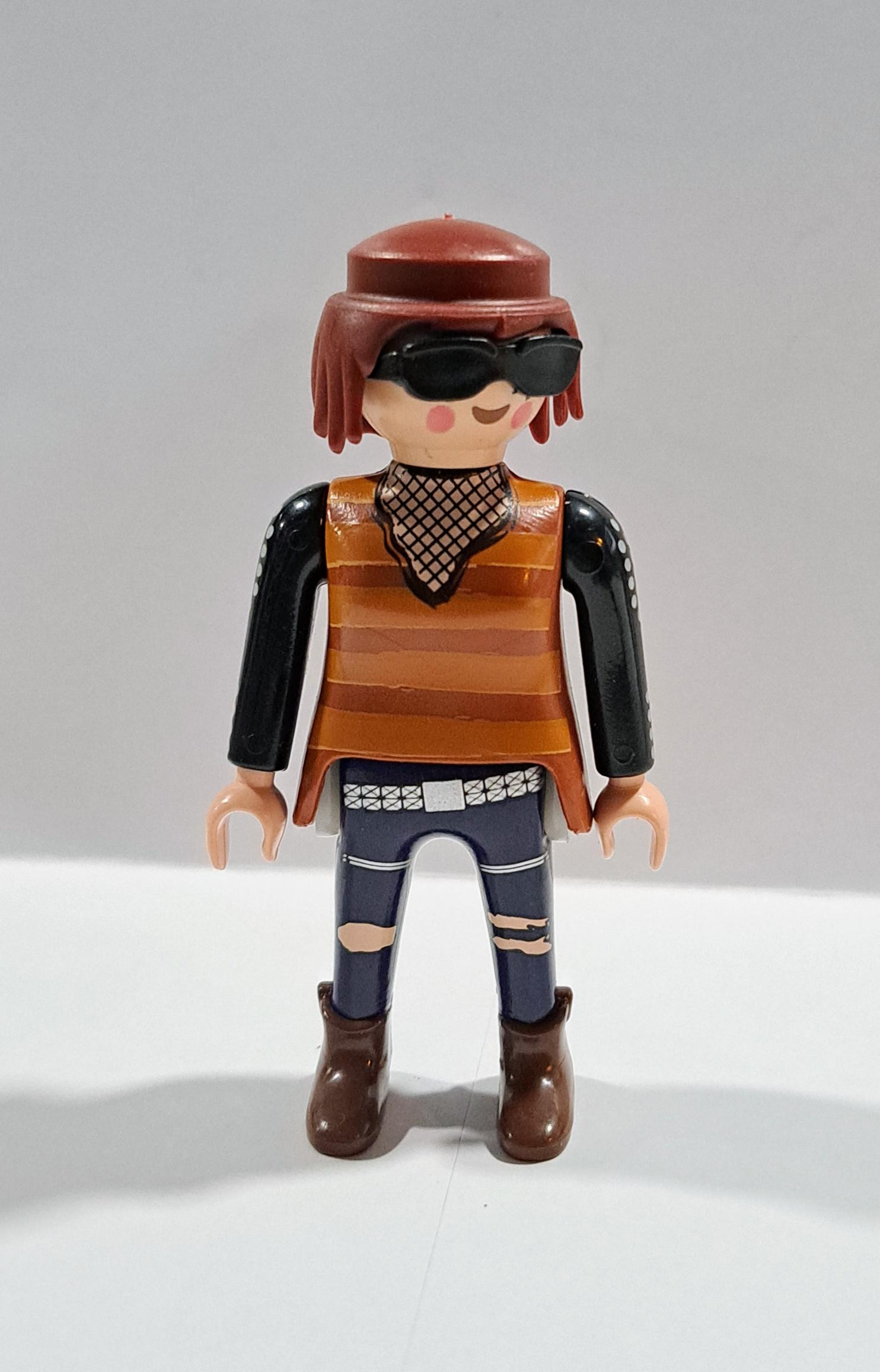 PLAYMOBIL MUJER ROCKERA CON GAFAS DE SOL - 25/6/21