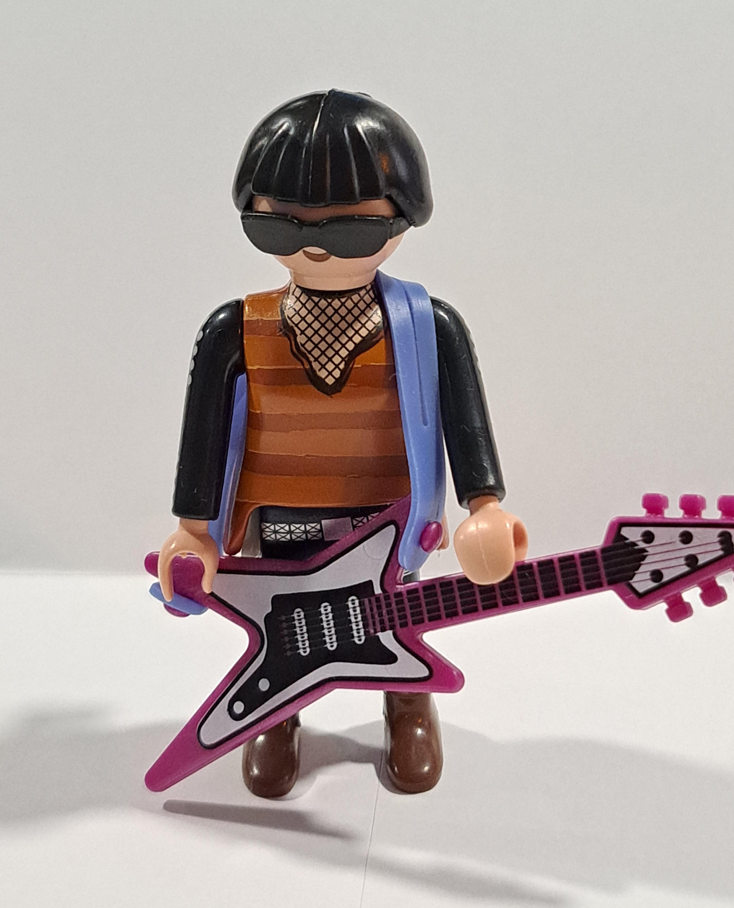 PLAYMOBIL FIGURA ROCKERA CON GUITARRA ELECTRICA - 21/3/18