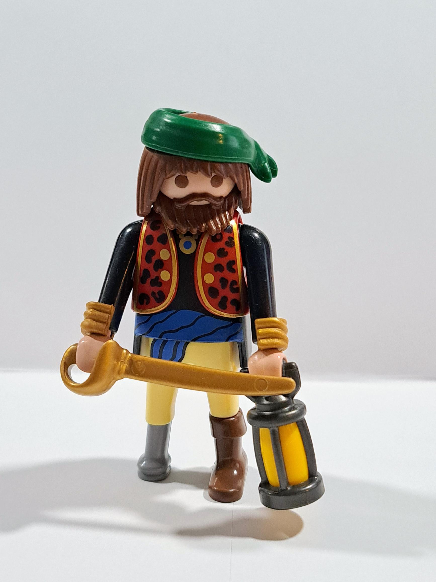 PLAYMOBIL PIRATA CON ESPADA Y LUZ - 21/3/18