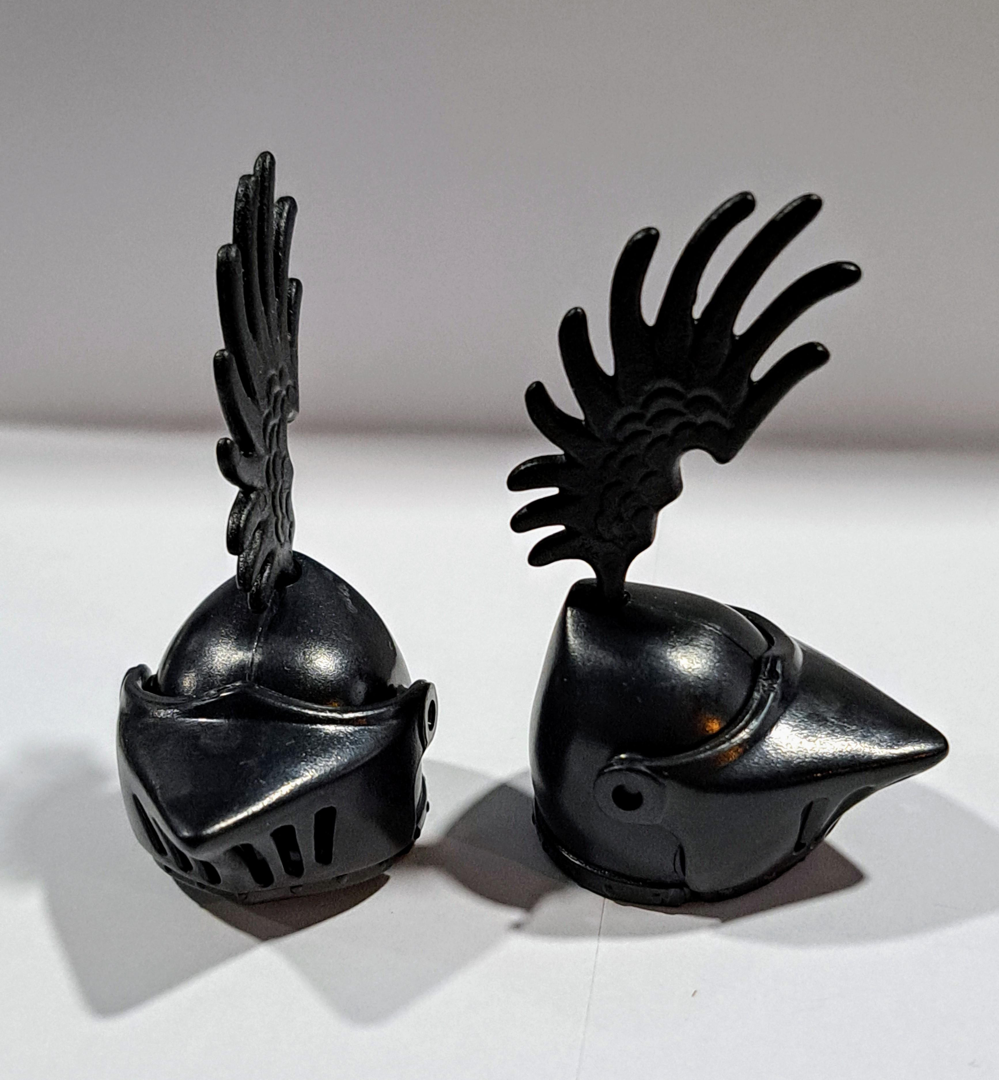 PLAYMOBIL 2X CASCO MEDIEVAL NEGRO CON PLUMA - 20/4/23