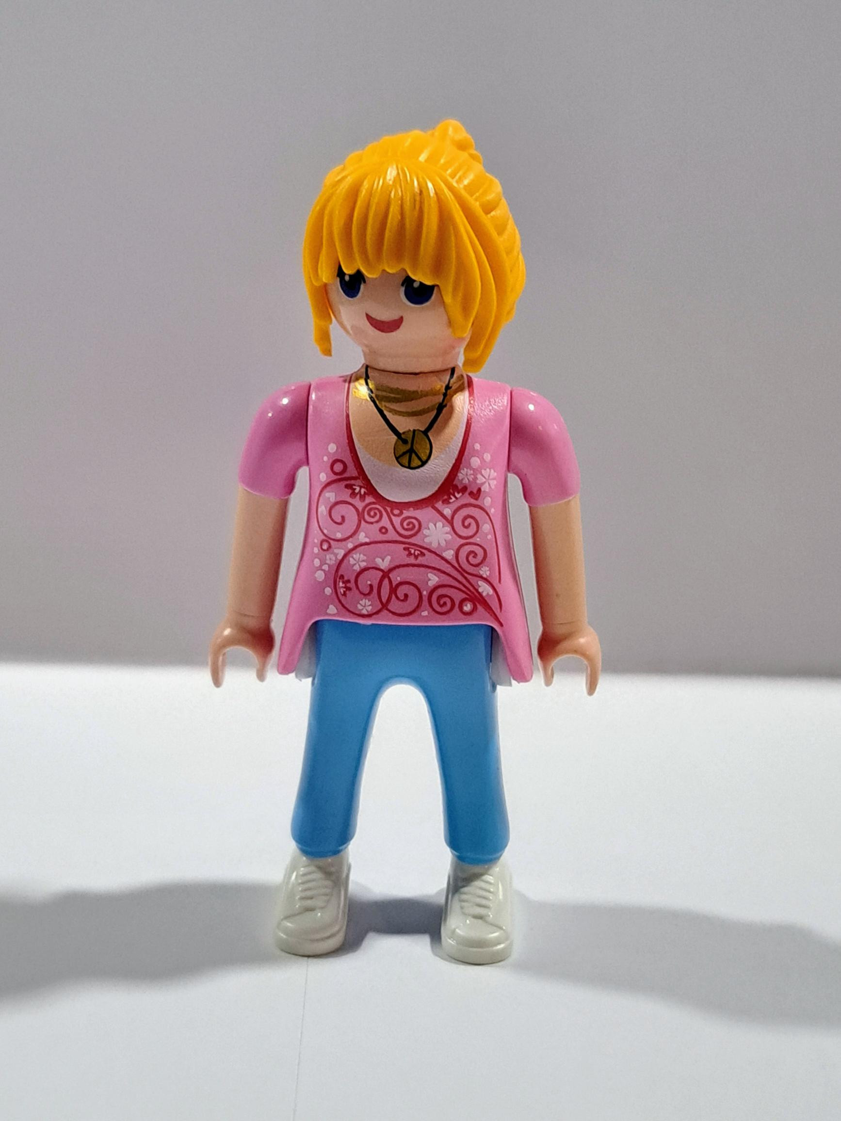 PLAYMOBIL FIGURA CHICA RUBIA CAMISETA ROSA - 21/3/18