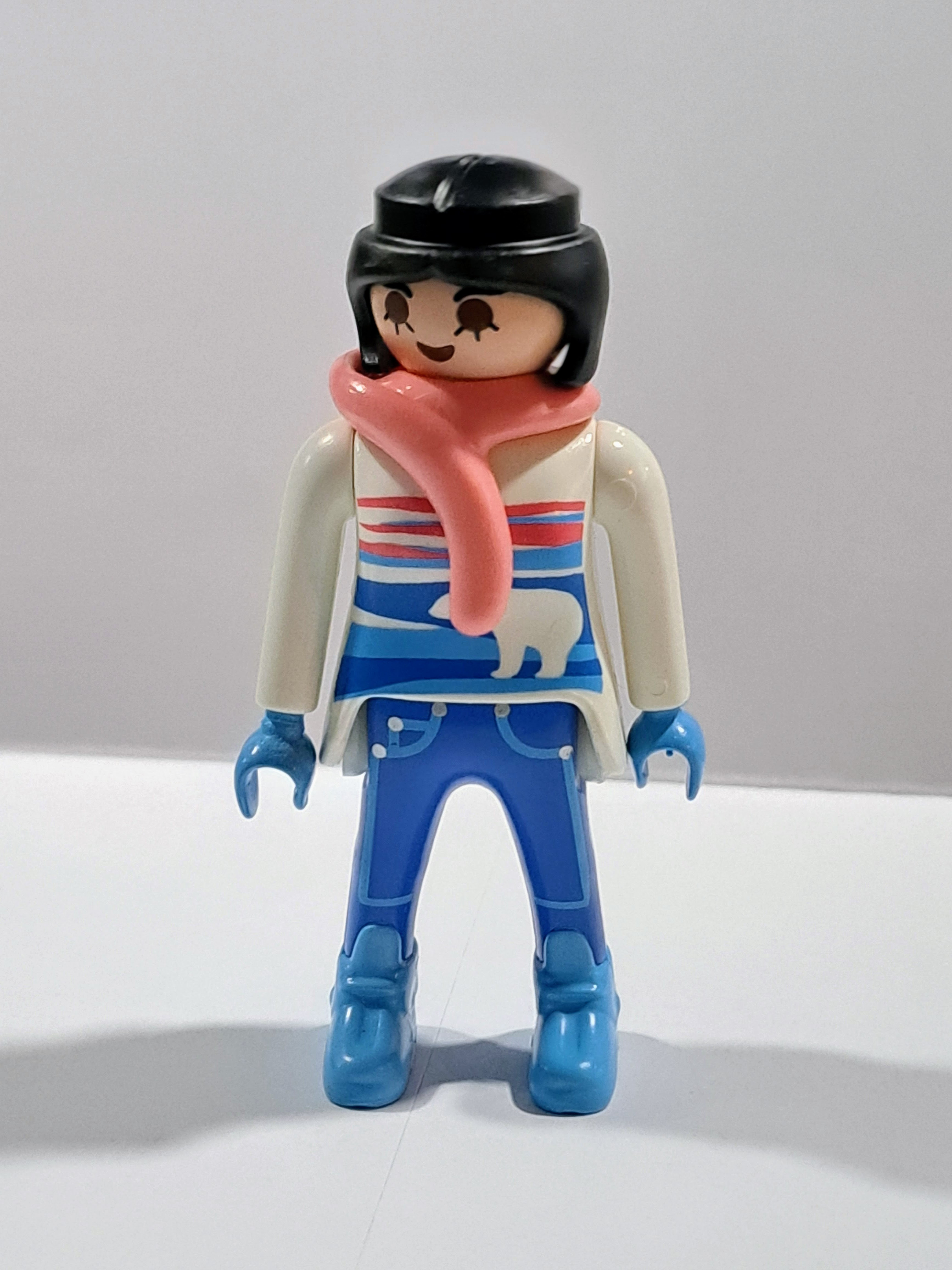 PLAYMOBIL FIGURA MUJER CON TRAJE DE NIEVE , BUFANDA - 21/3/18