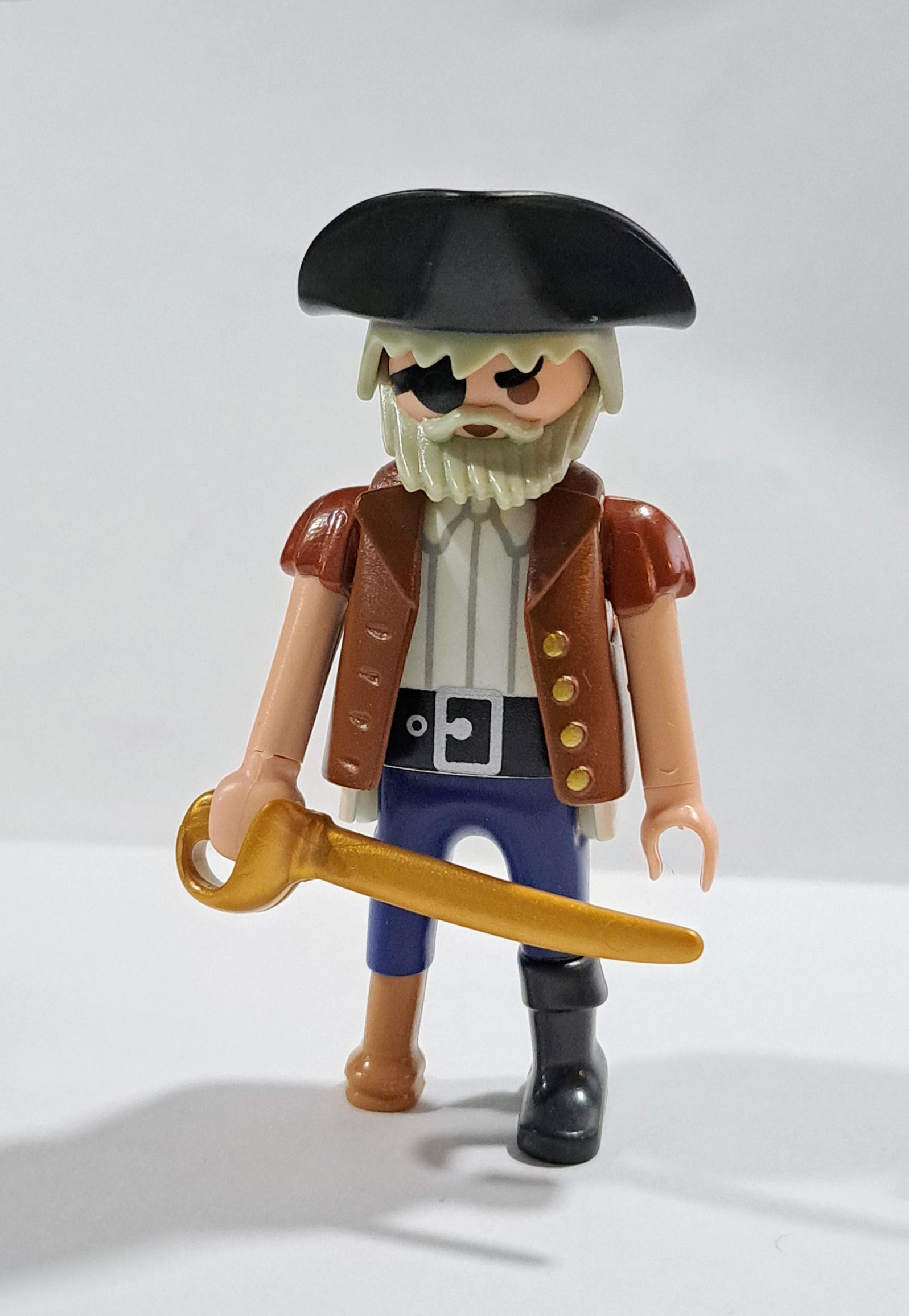 PLAYMOBIL PIRATA CON PATA DE PALO - 13/11/16