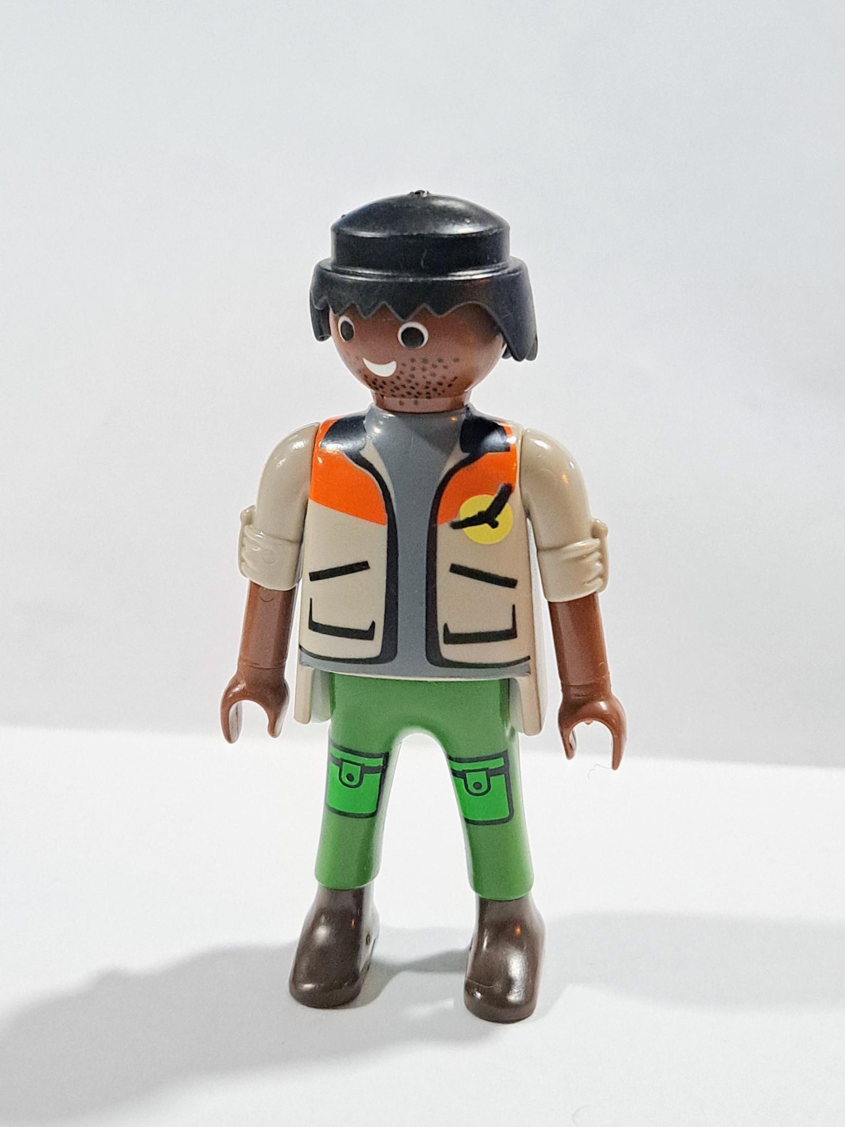 PLAYMOBIL FIGURA CAZADOR NEGRO - 13/11/16