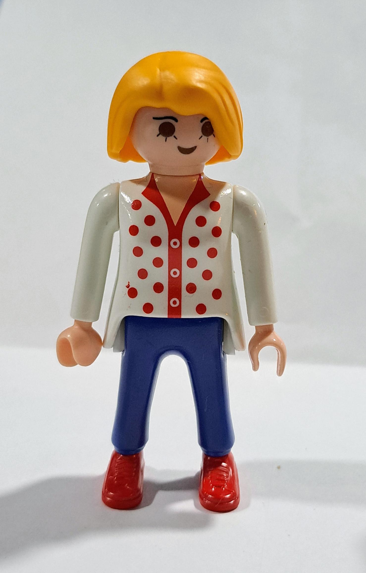 PLAYMOBIL FIGURA CHICA CON CAMISETA LUNARES - 13/11/16