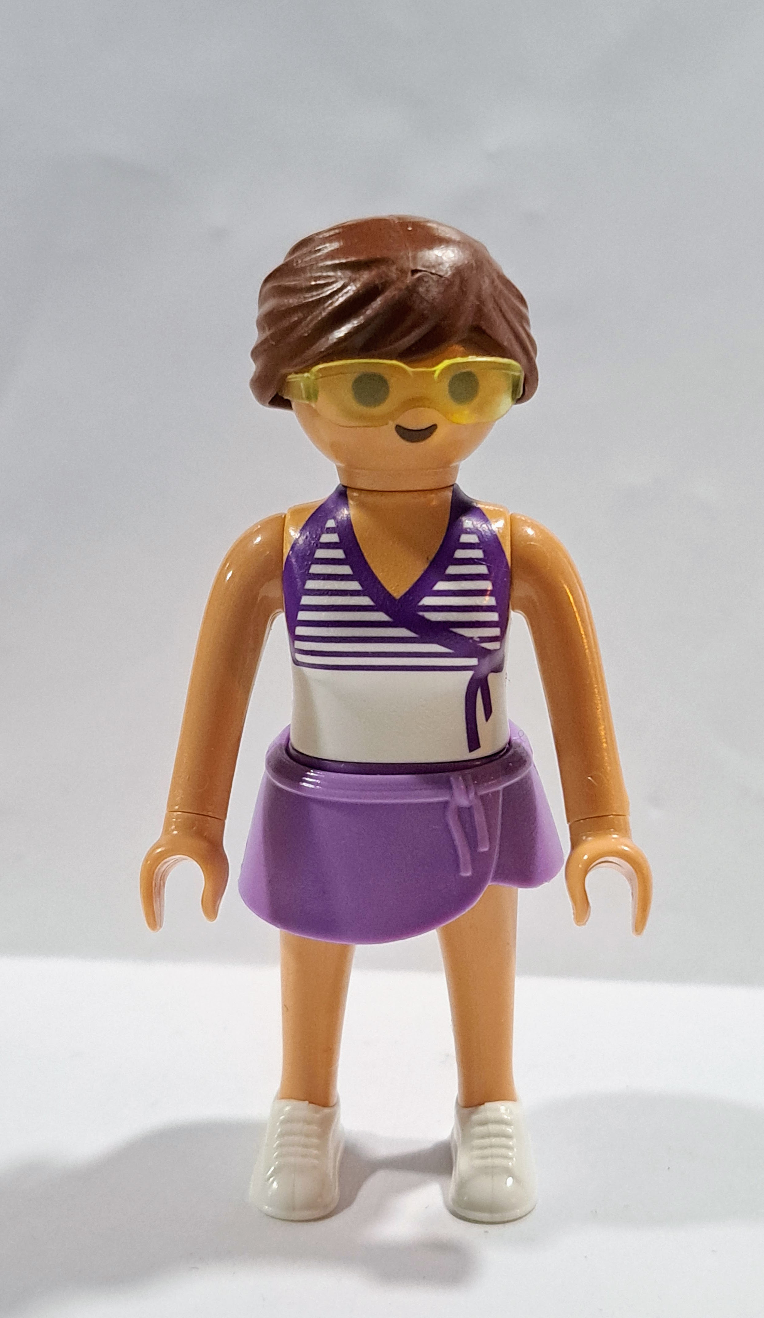 PLAYMOBIL CHICA JOVEN FALDA Y GAFAS - 2/10/20