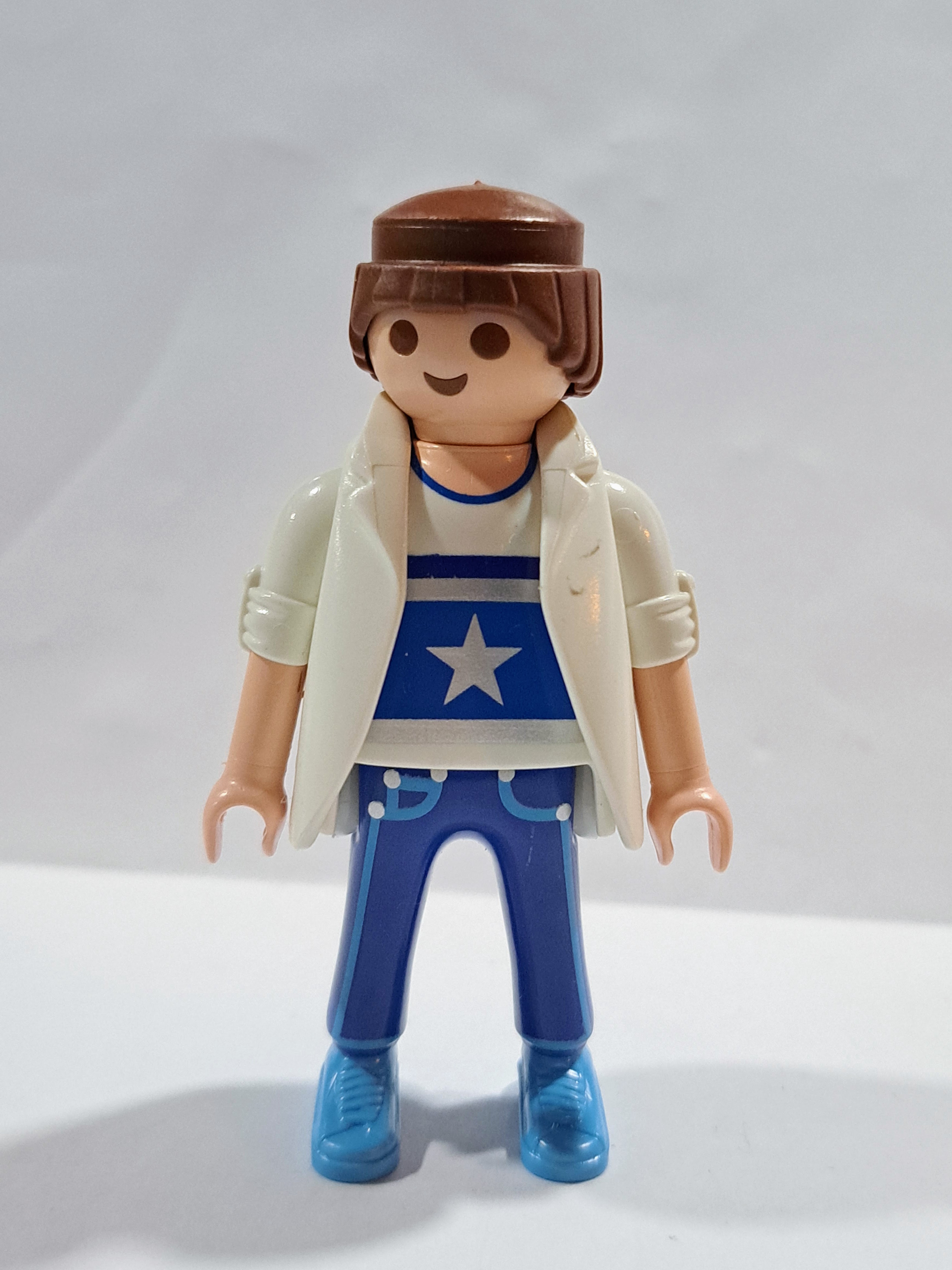 PLAYMOBIL CHICO JOVEN CAMISETA ESTRELLA - 2/10/20