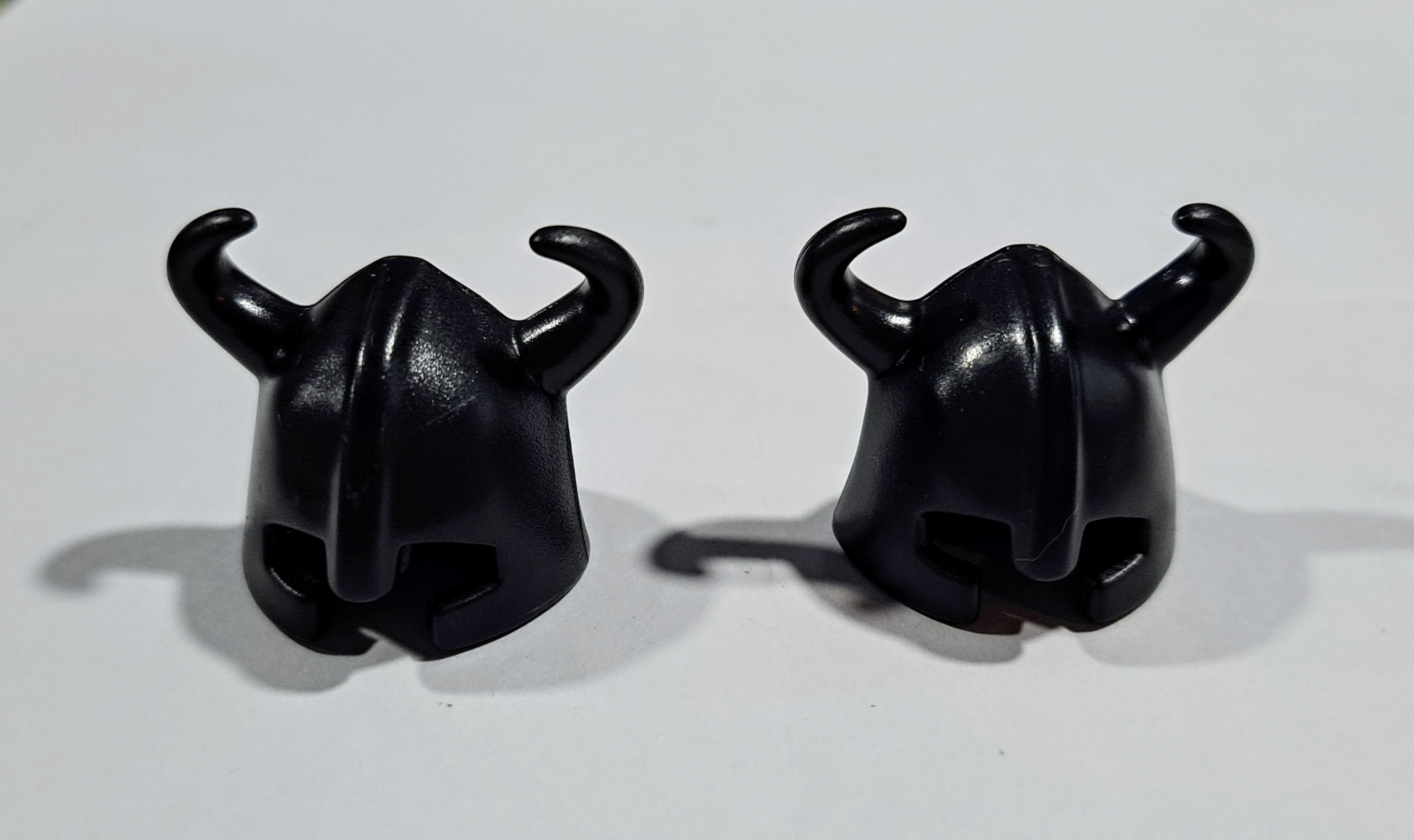 PLAYMOBIL 2X CASCO NEGRO CUERNOS - 2/10/20