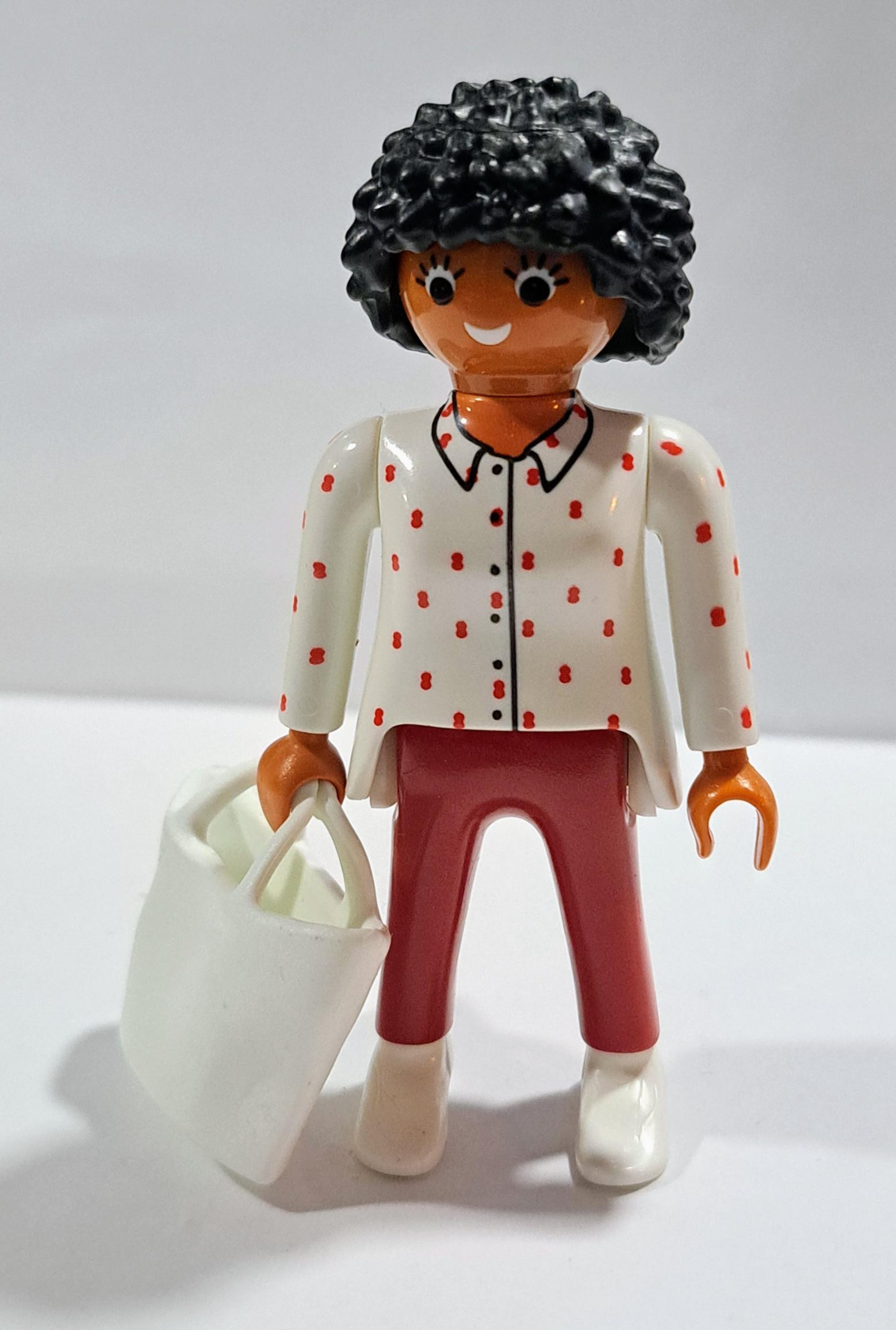 PLAYMOBIL MUJER MORENA PELO AFRO Y BOLSA DE PLAYA - 18/4/15