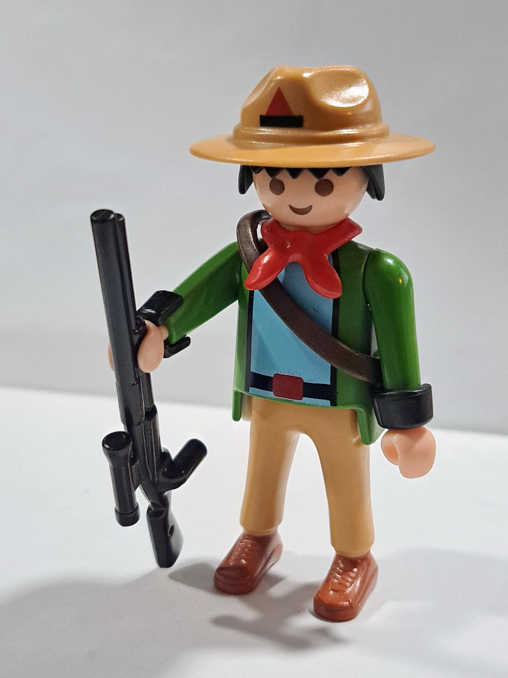 PLAYMOBIL CAZADOR DE SAFARI - 18/4/15