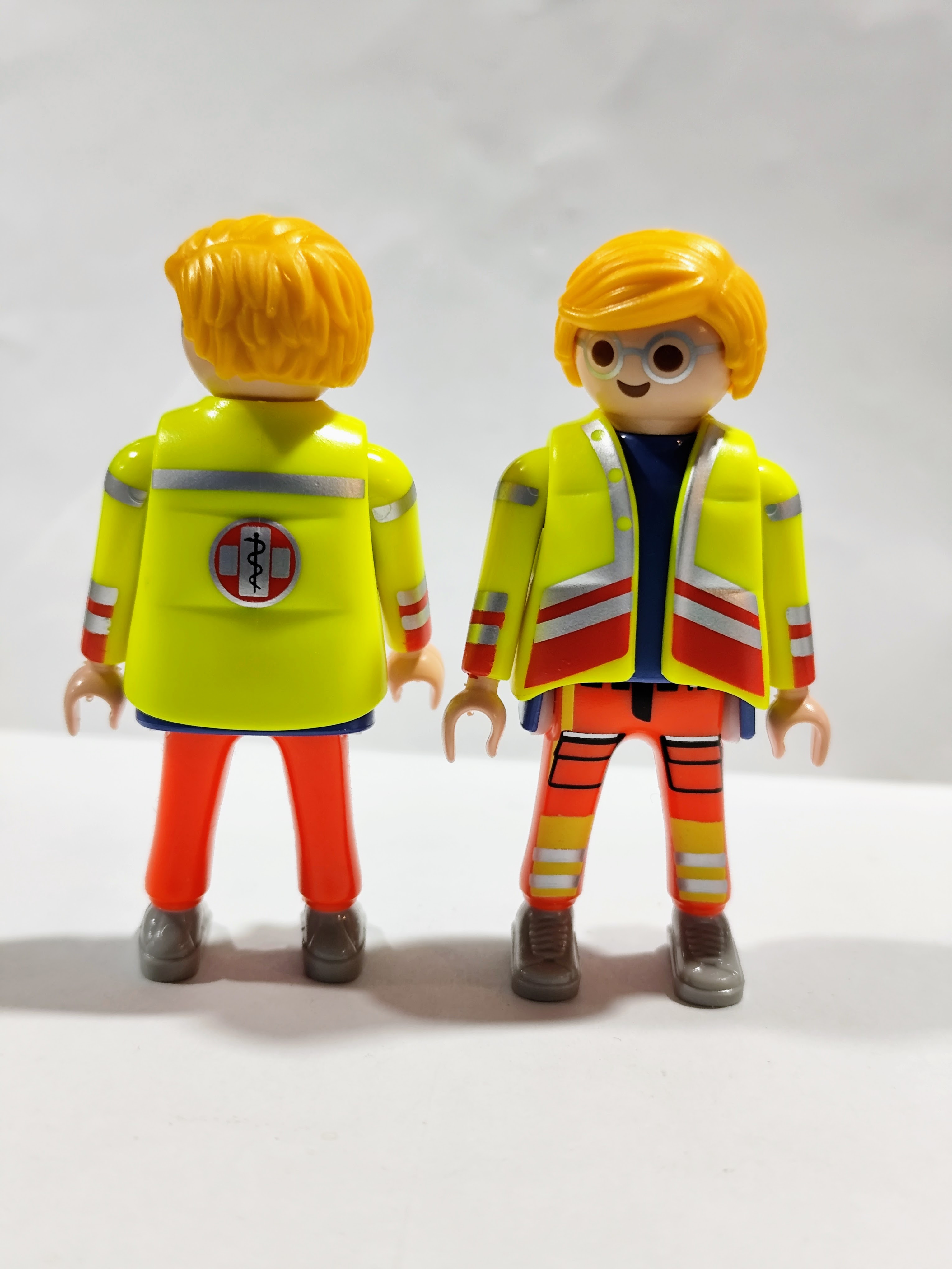 PLAYMOBIL FIGURA SANITARIO CON GAFAS , MEDICO - 2/7/24