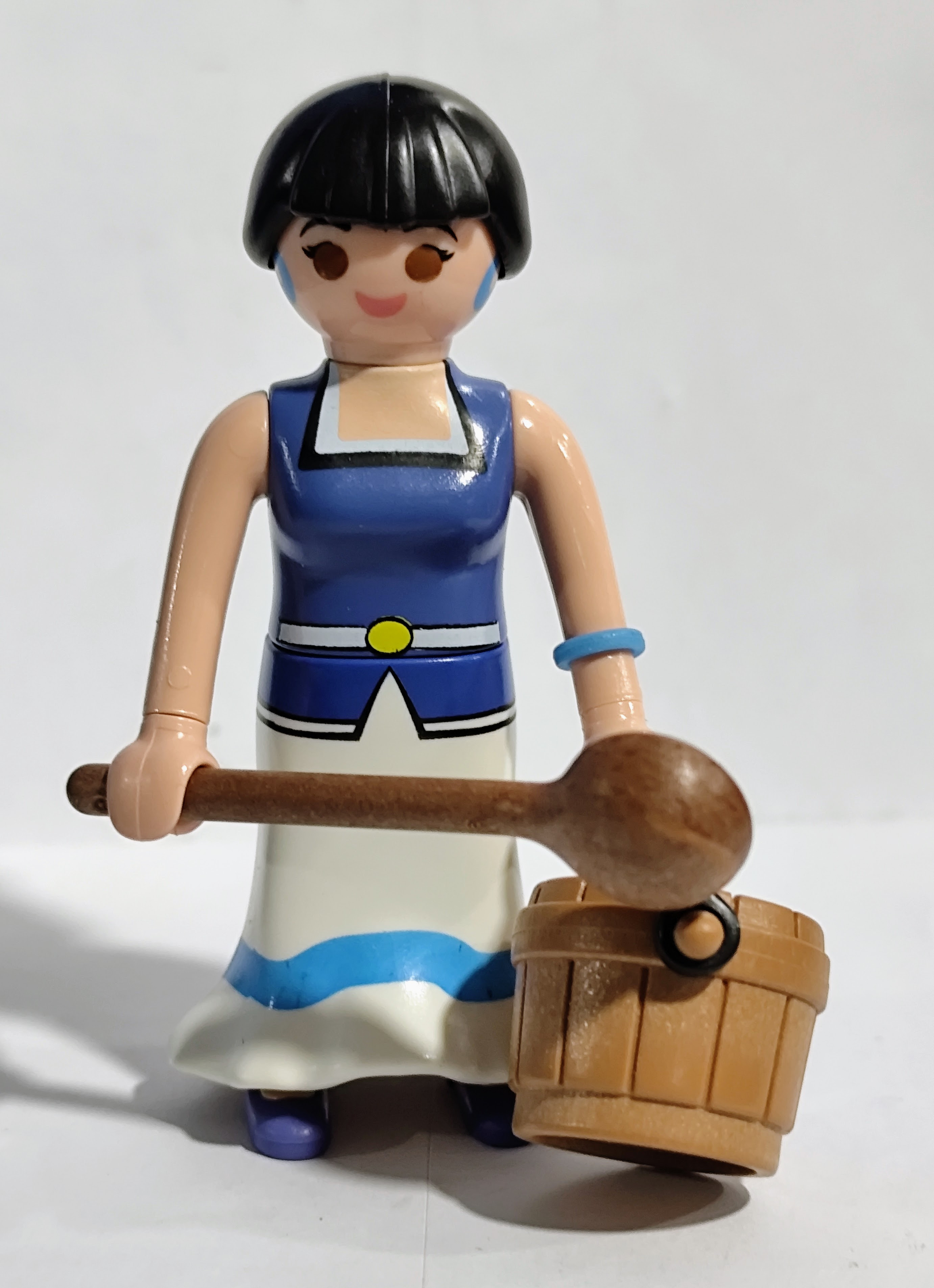 PLAYMOBIL ALDEANA CON CUBO - 2/7/24