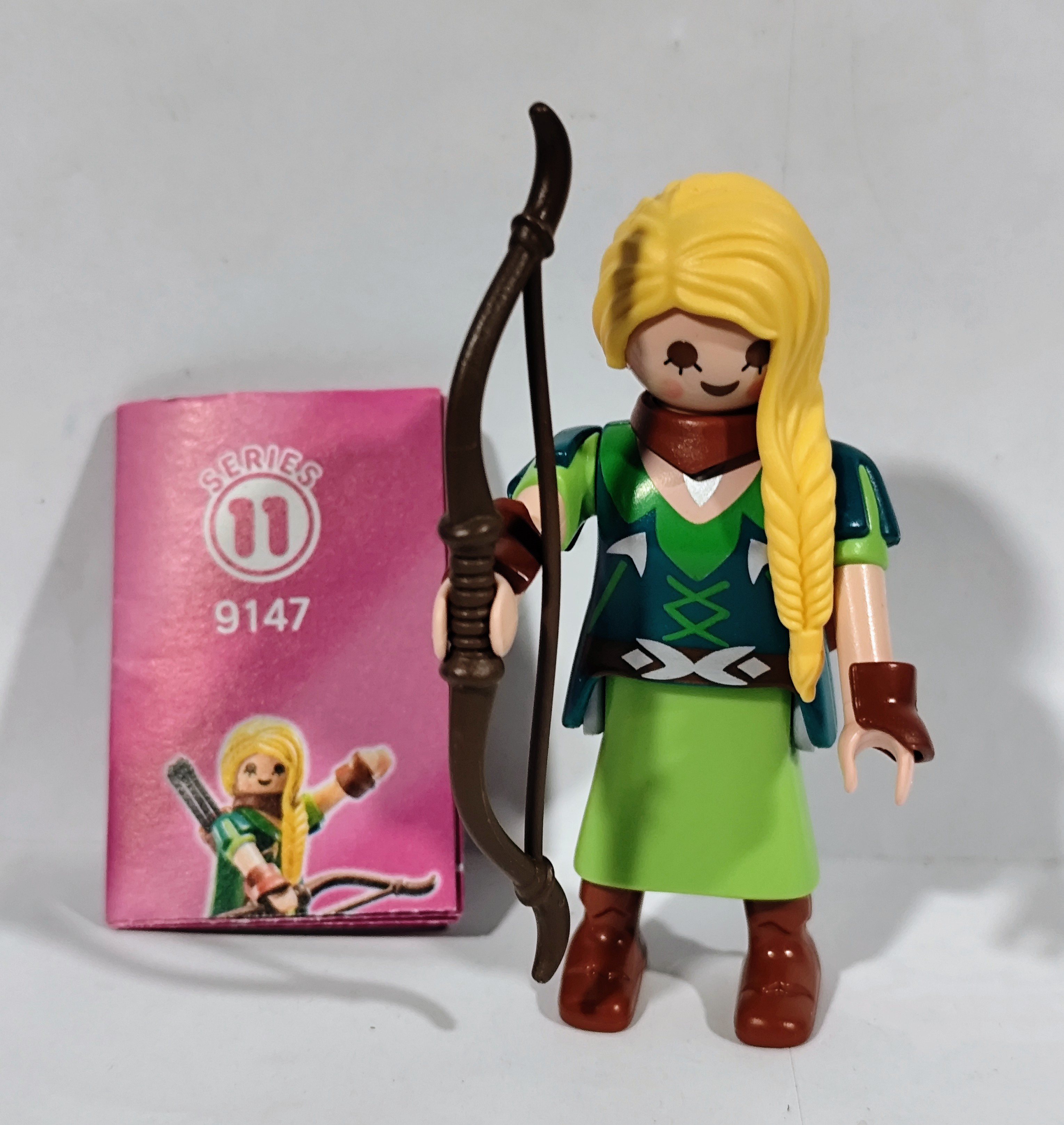 PLAYMOBIL ARQUERA SERIE 11 - 10/8/24