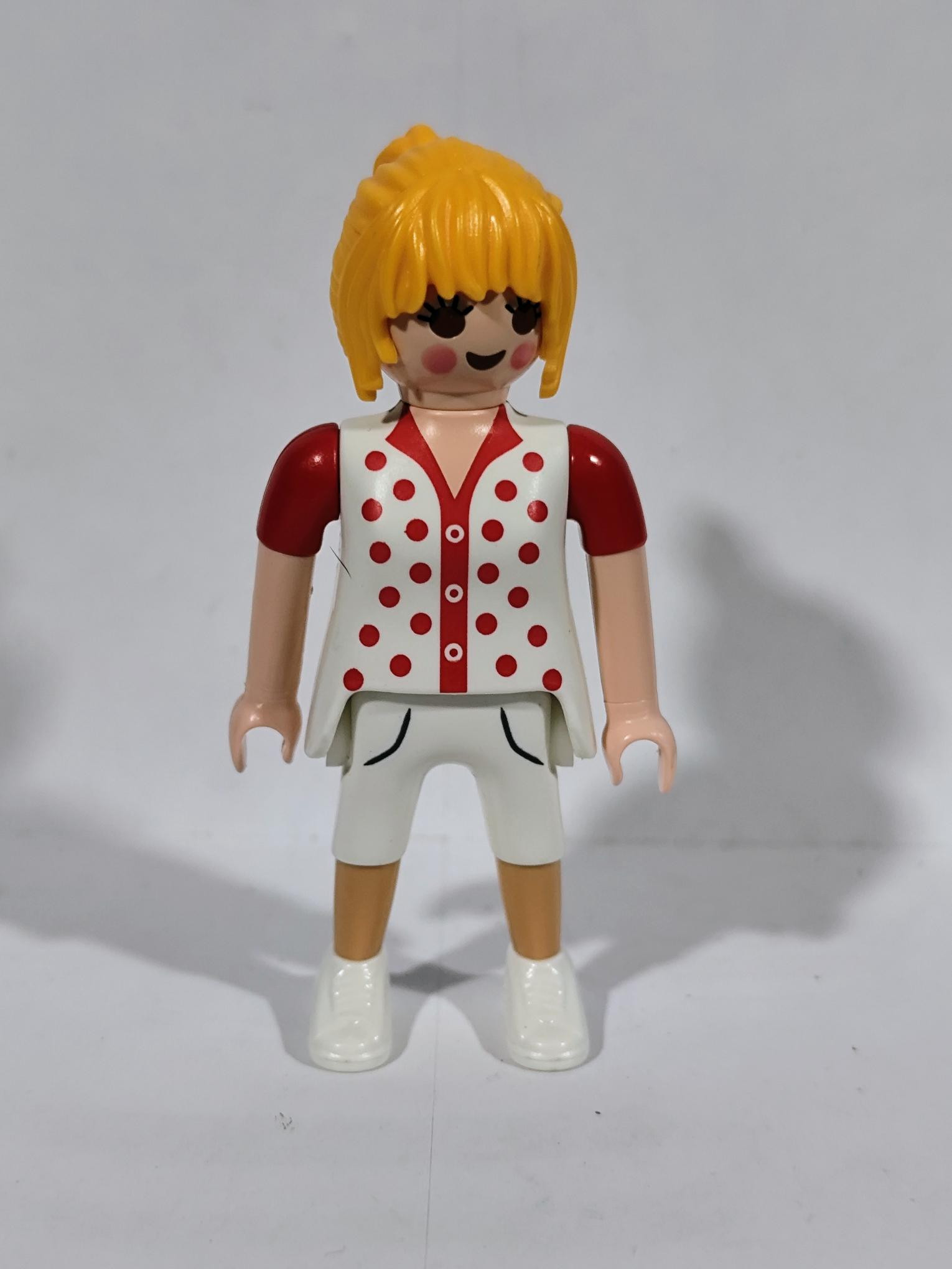 PLAYMOBIL MUJER CITY RUBIA PANTALON CORTO - 13/8/24