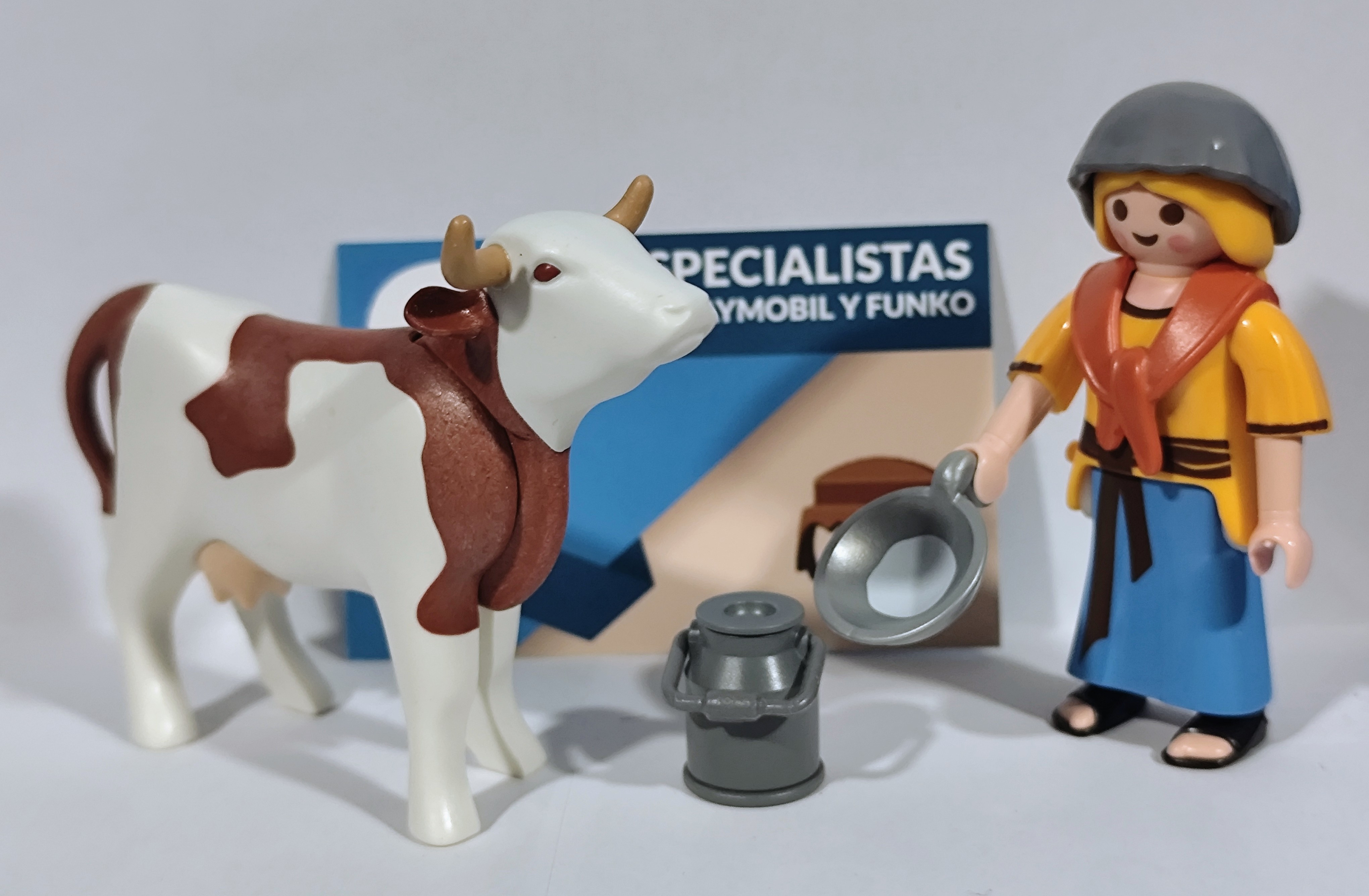 PLAYMOBIL ALDEANA CON VACA , BELEN - 10/11/18