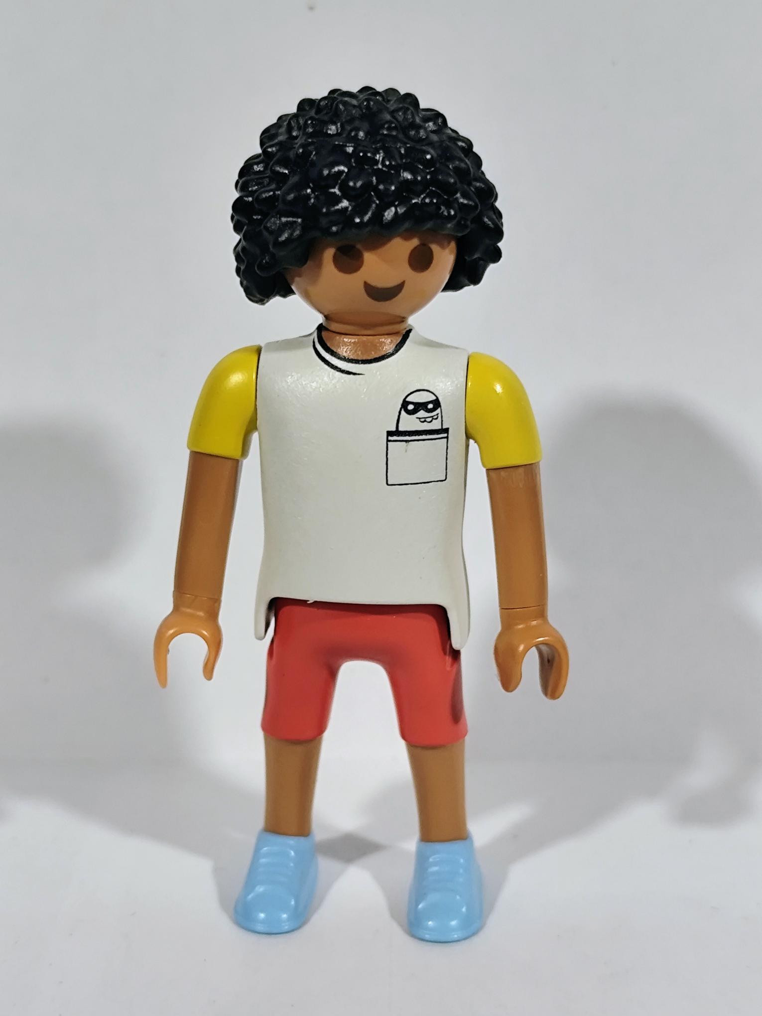 PLAYMOBIL CHICO JOVEN CON PANTALON CORTO Y PELO AFRO - 15/3/19