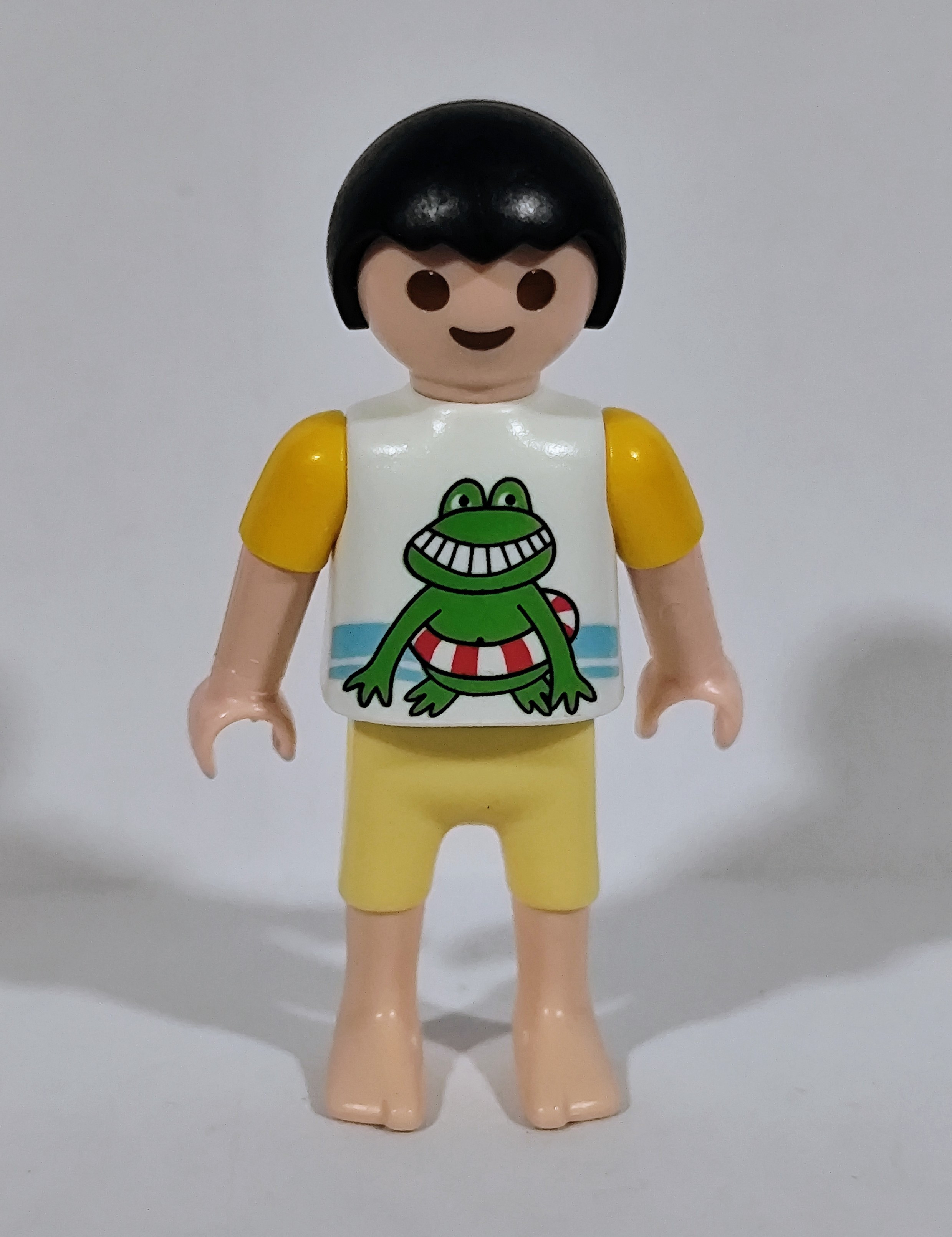PLAYMOBIL NIÑO CON RANA EN LA CAMISETA - 15/3/19