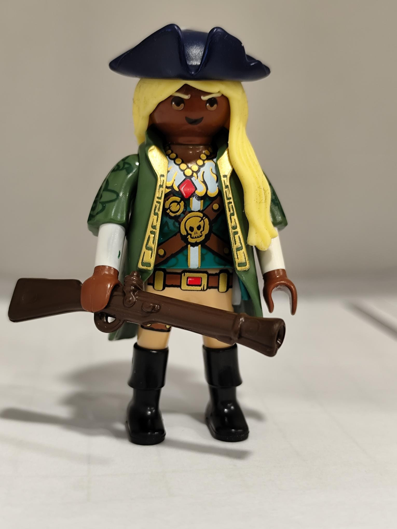 PLAYMOBIL MUJER PIRATA CON GORRO Y TRABUCO - 13/8/24