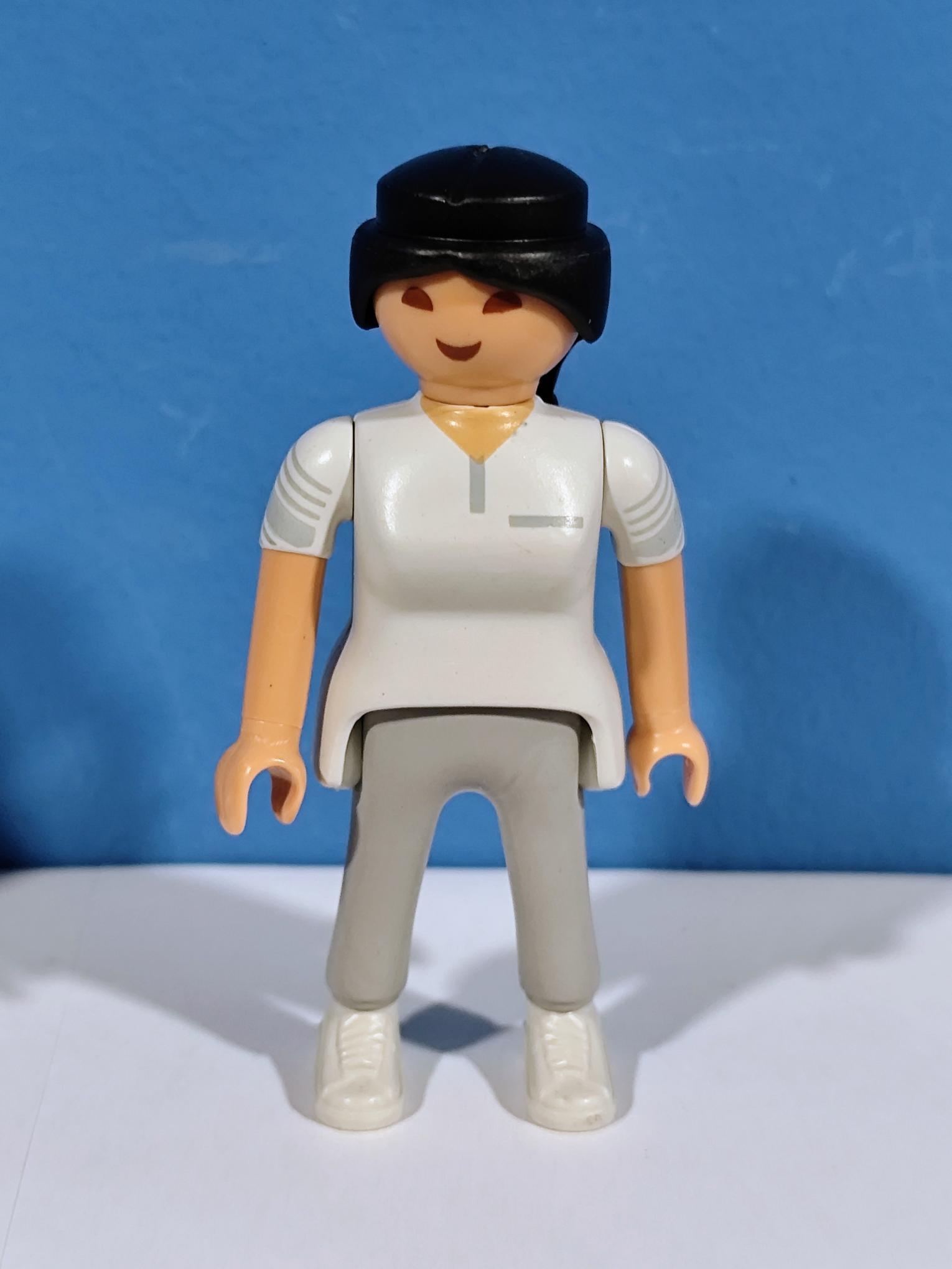 PLAYMOBIL CHICA ASIATICA CON CAMISETA BLANCA - 29/10/18