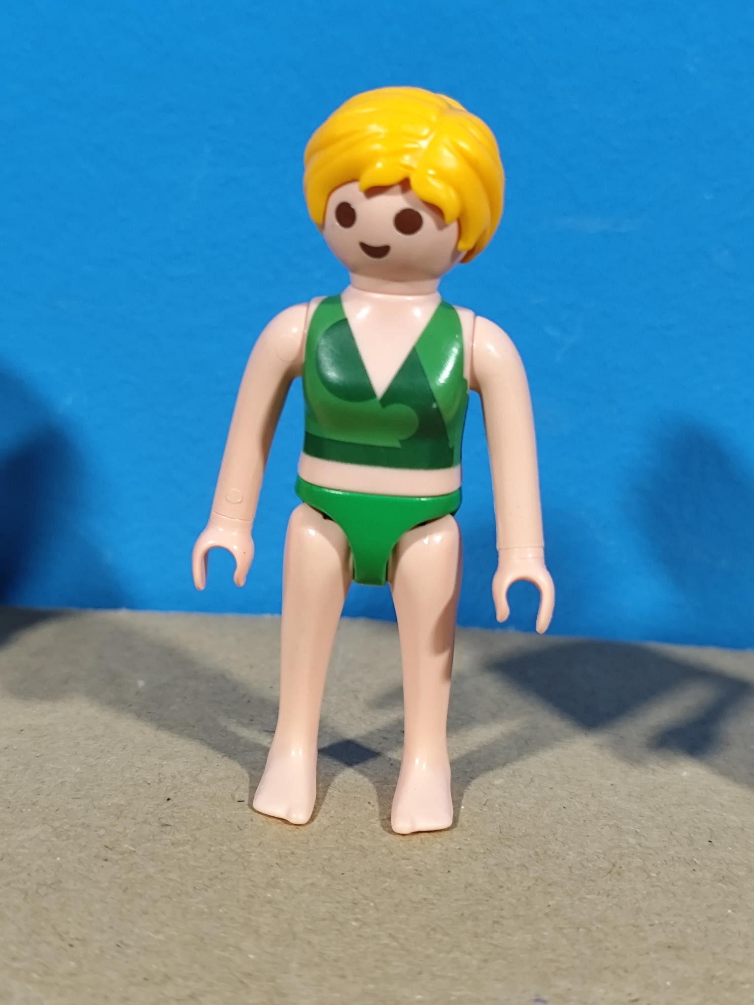 PLAYMOBIL FIGURA CHICA EN BIKINI VERDE- 16/3/22