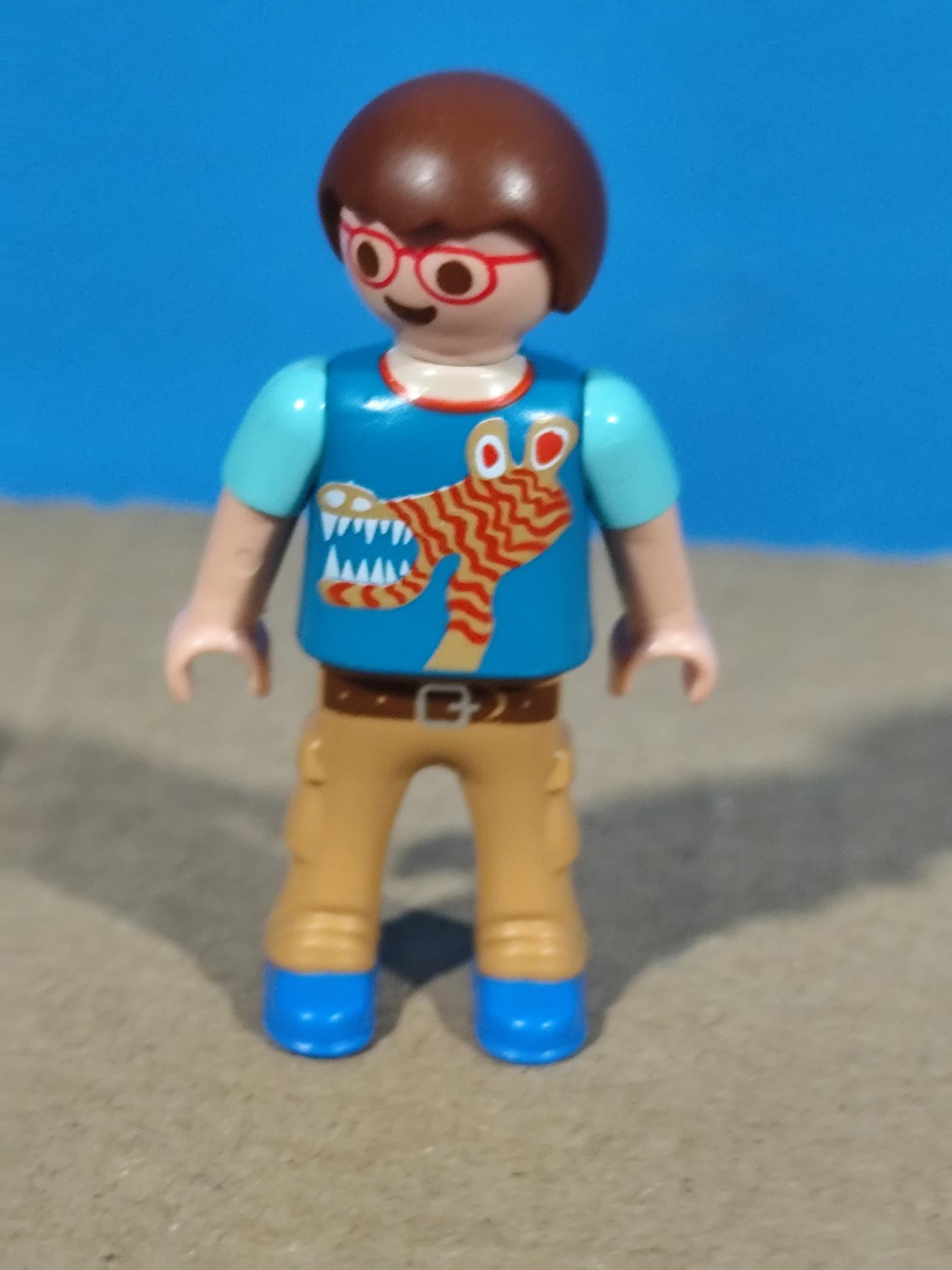 PLAYMOBIL NIÑO CON GAFAS - 28/9/21