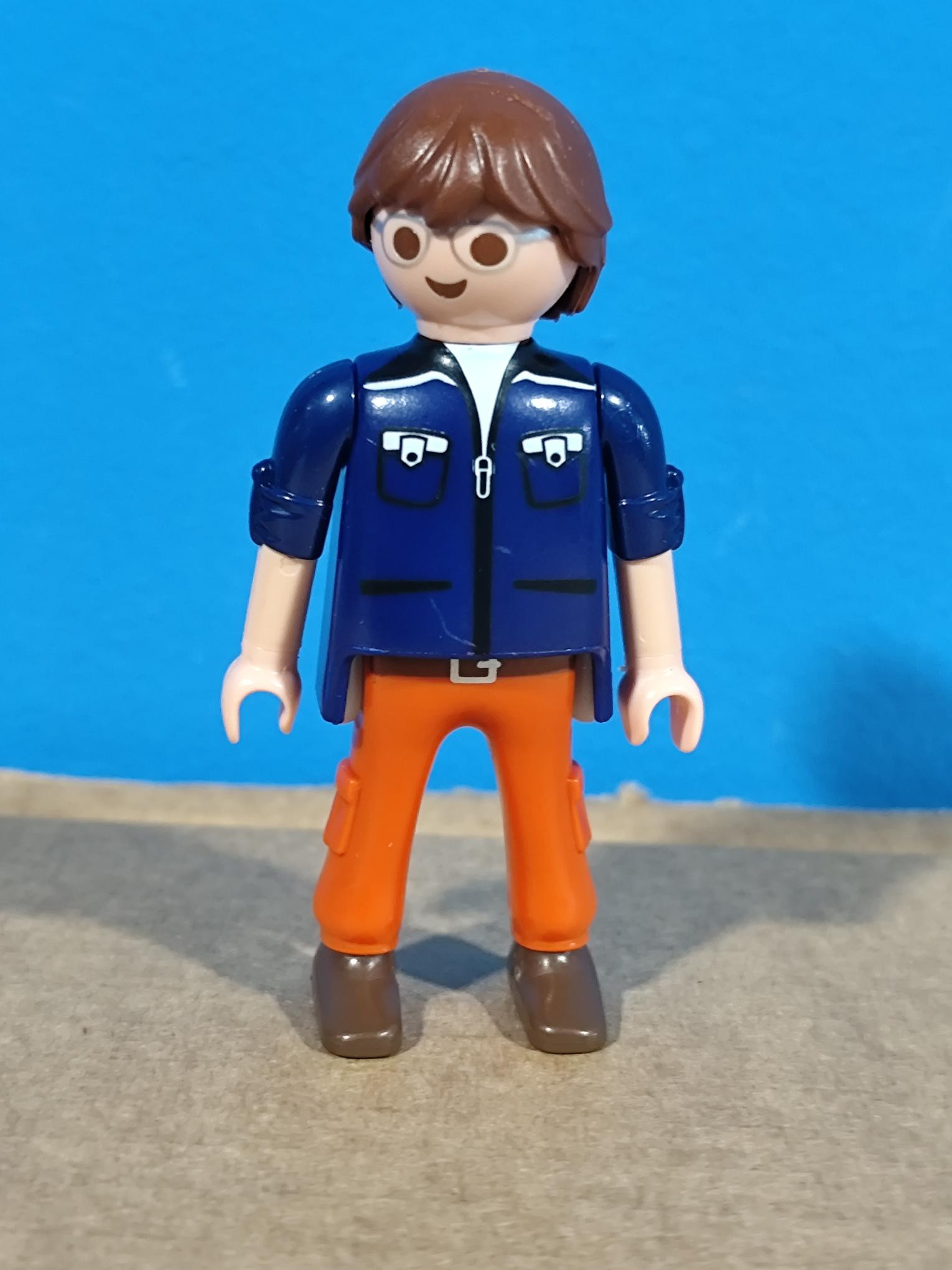 PLAYMOBIL FIGURA HOMBRE CITY CAMISETA AZUL - 9/11/21