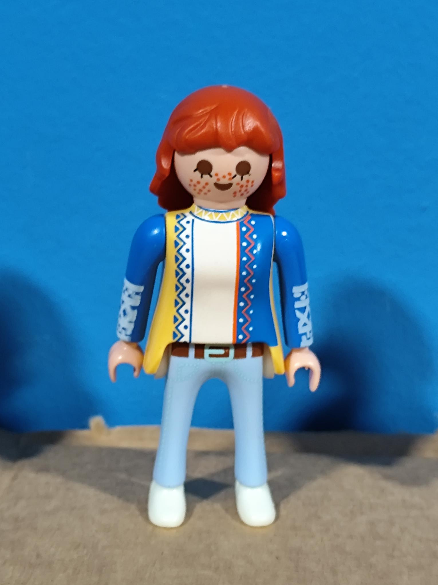 PLAYMOBIL FIGURA MUJER PELIRROJA CON PECAS - 9/11/21