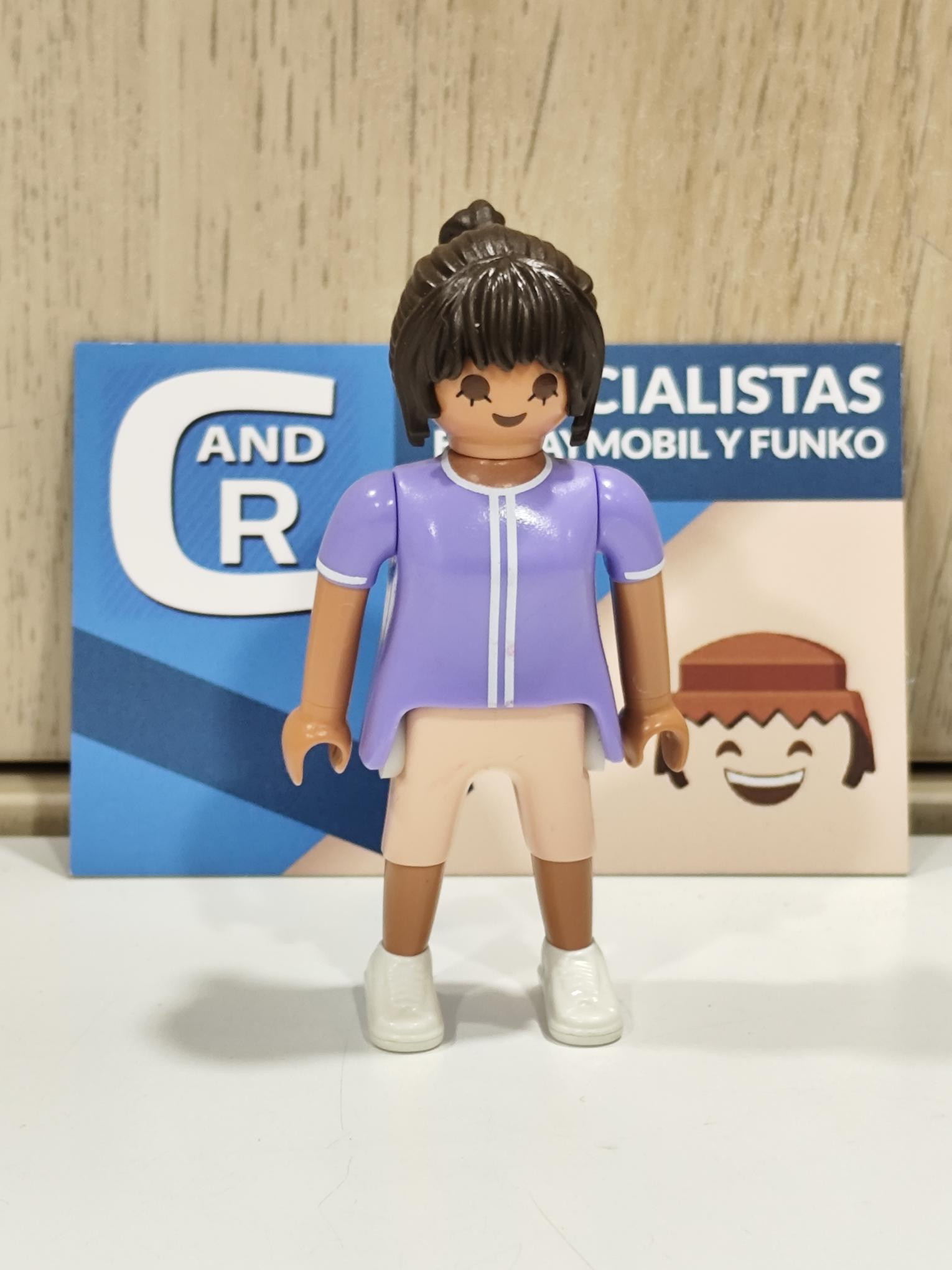 PLAYMOBIL CHICA MODERNA CON PANTALON CORTO Y CAMISETA MORADA - 29/1/25