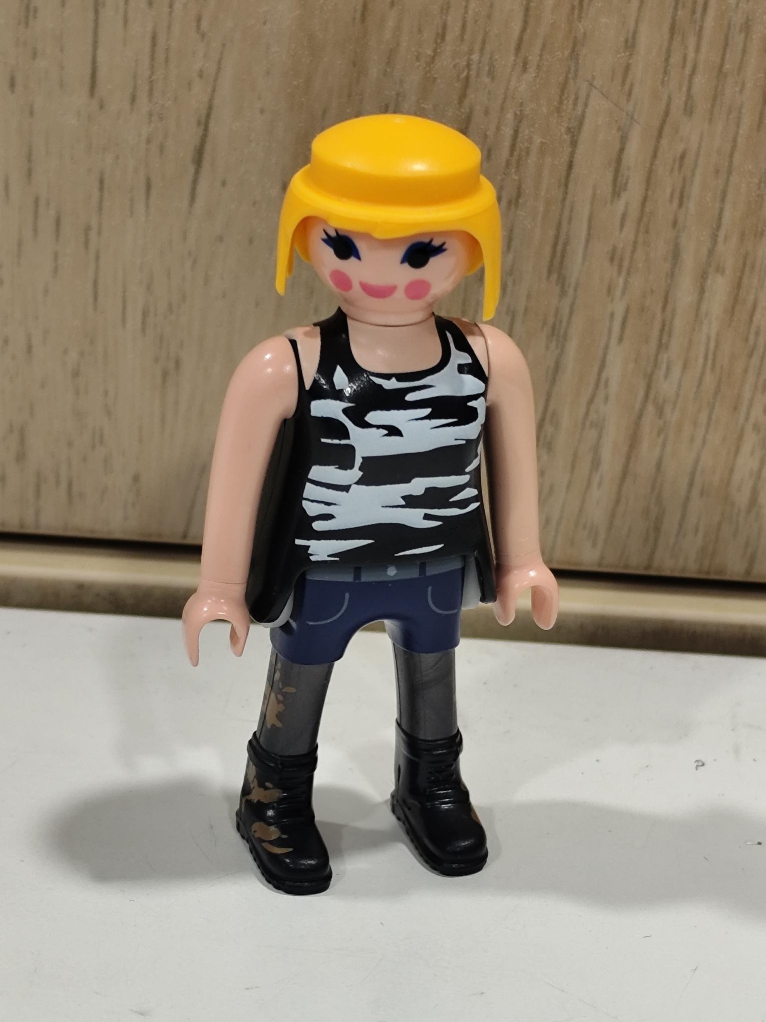 PLAYMOBIL FIGURA CHICA MALOTA , LADRONA - 10/11/18