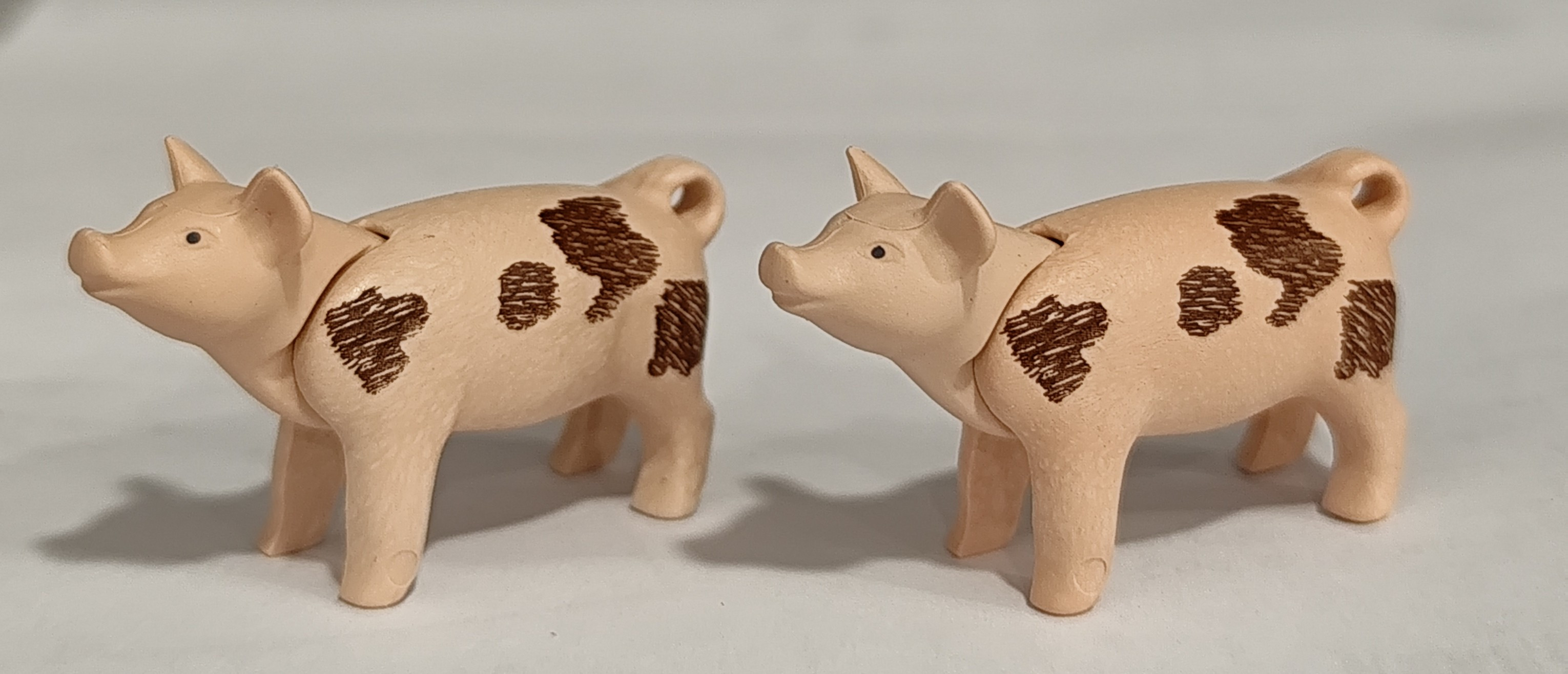 PLAYMOBIL 2X CERDO PEQUEÑO CON MANCHAS - 14/5/25