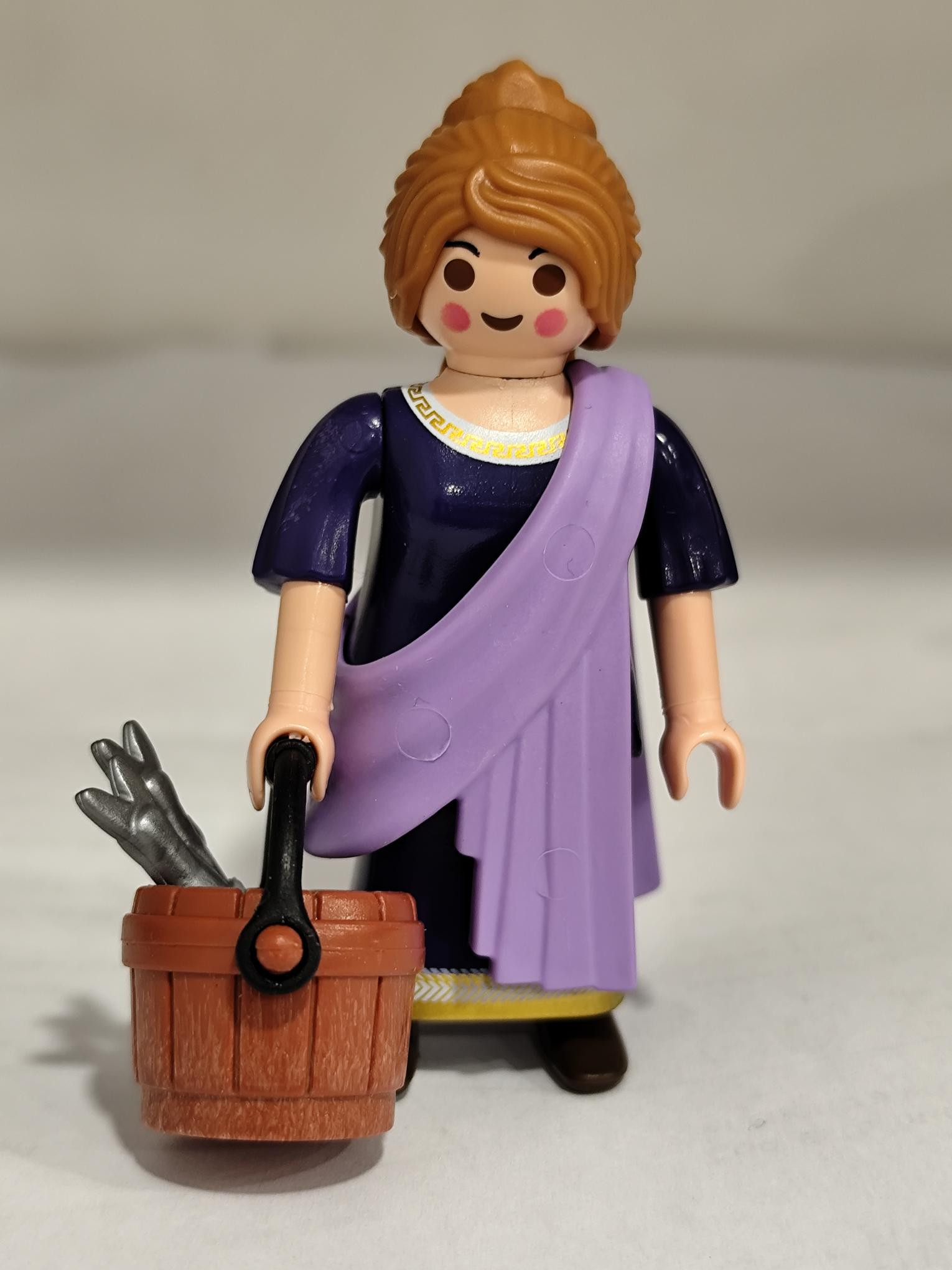 PLAYMOBIL MUJER ROMANA CON CUBO Y PECES - 14/5/25