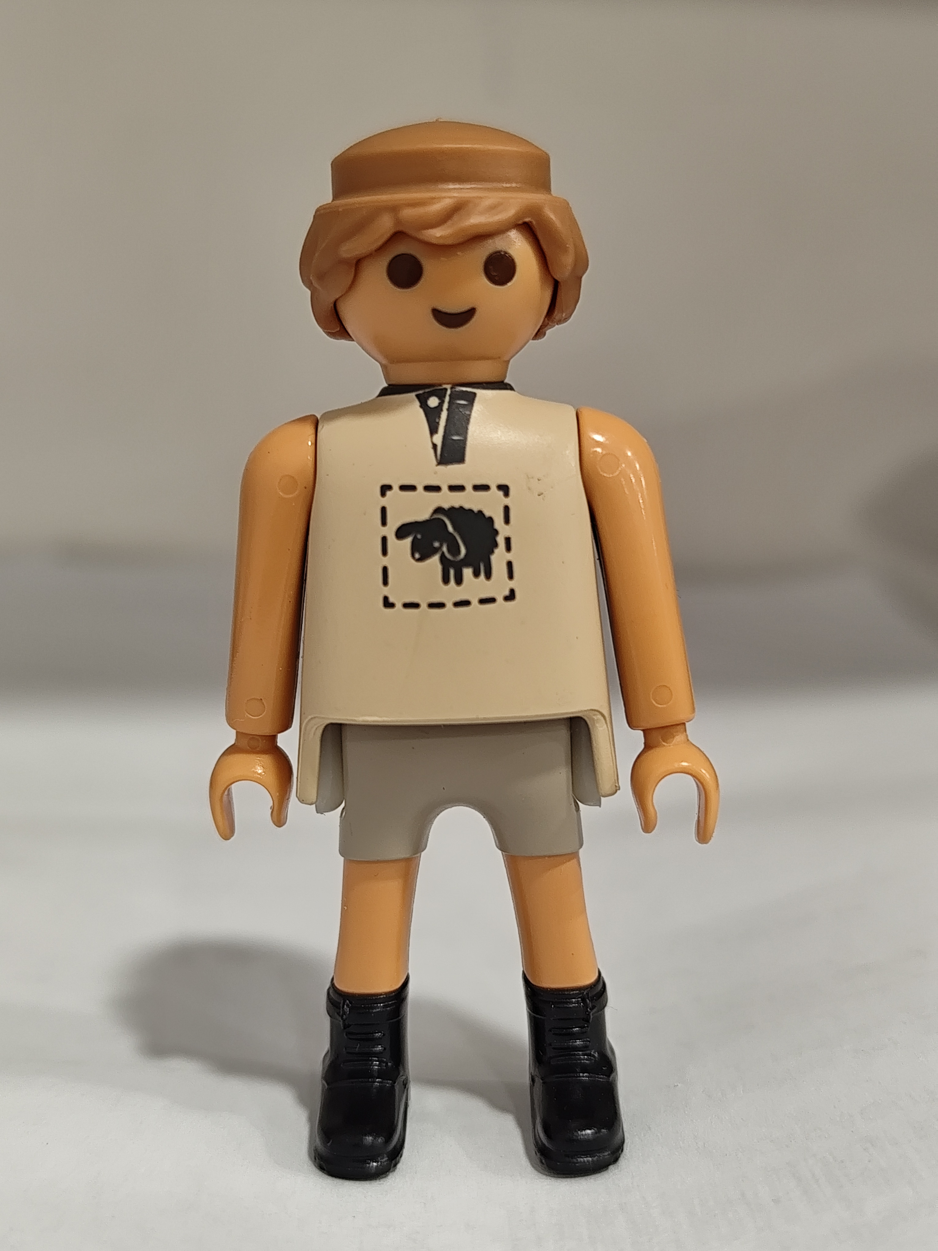 PLAYMOBIL FIGURA GRANJERO MODERNO - 18/5/25