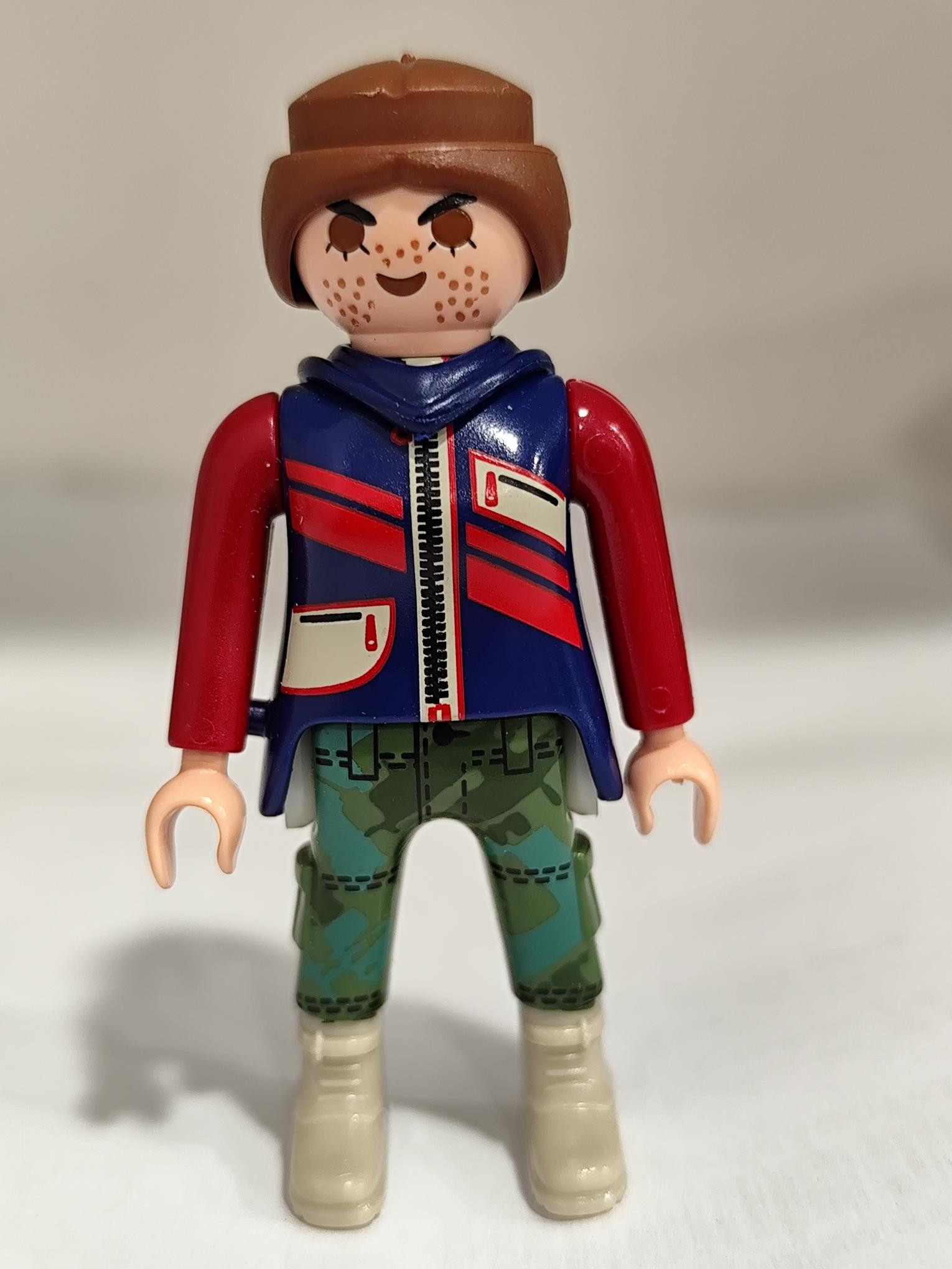 PLAYMOBIL FIGURA CHICA EXCURSIONISTA CON PECAS - 18/5/25