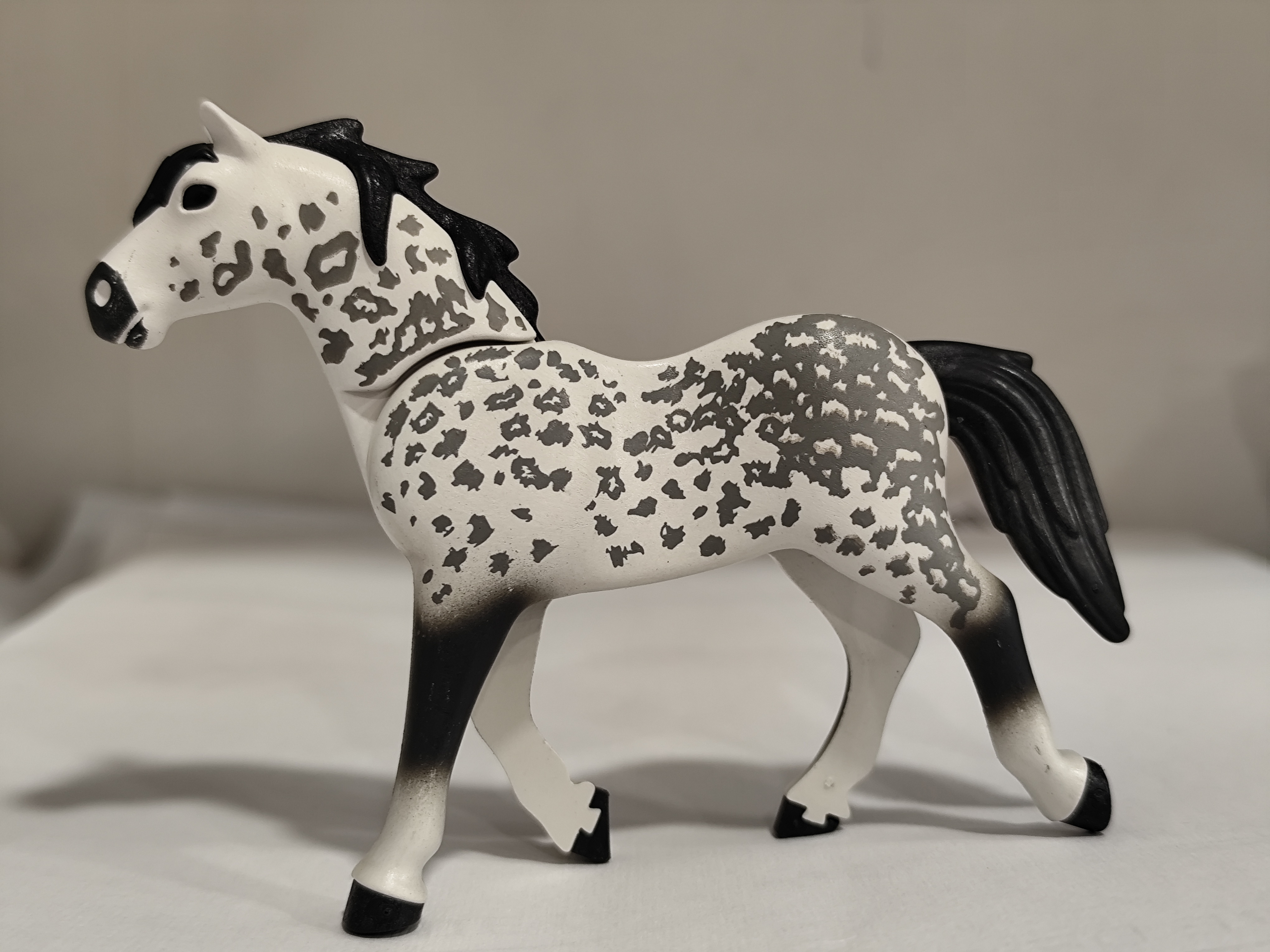 PLAYMOBIL CABALLO CON CRIN NEGRA Y PUNTOS NEGROS - 18/6/25